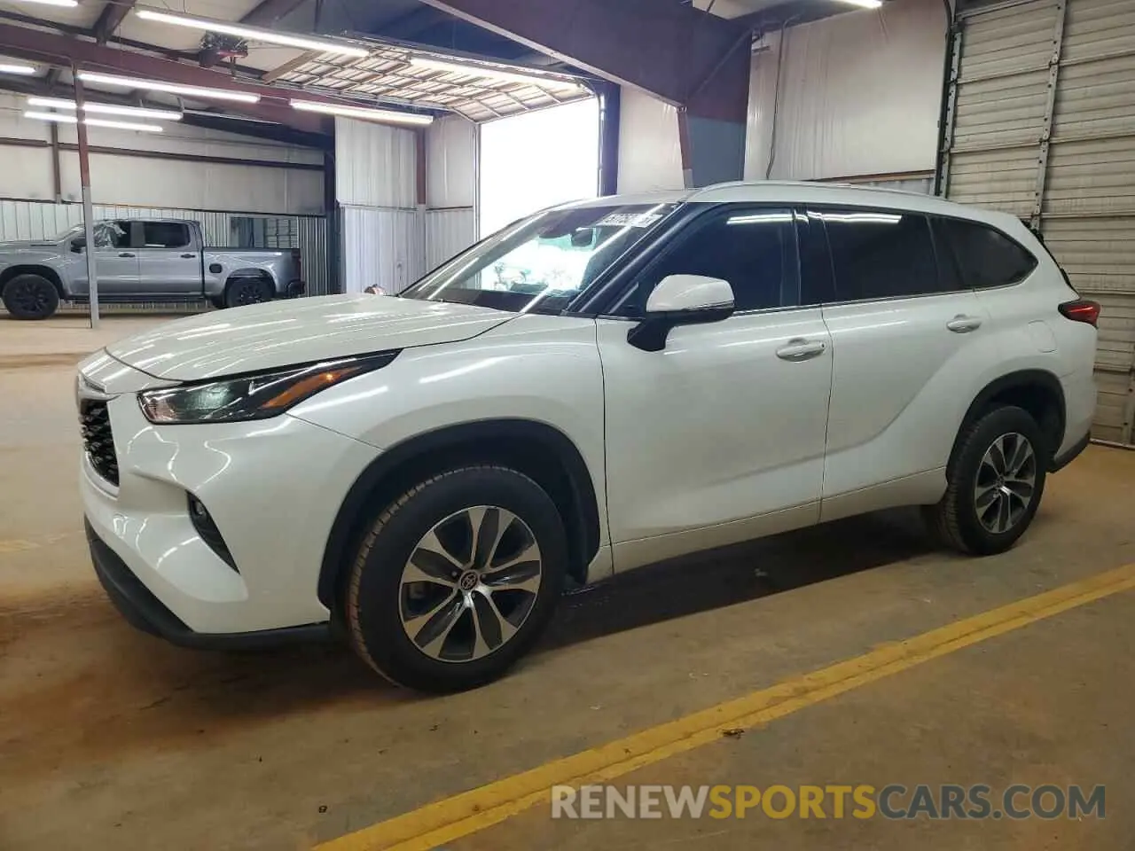 1 Photograph of a damaged car 5TDGZRAH9NS093618 TOYOTA HIGHLANDER 2022