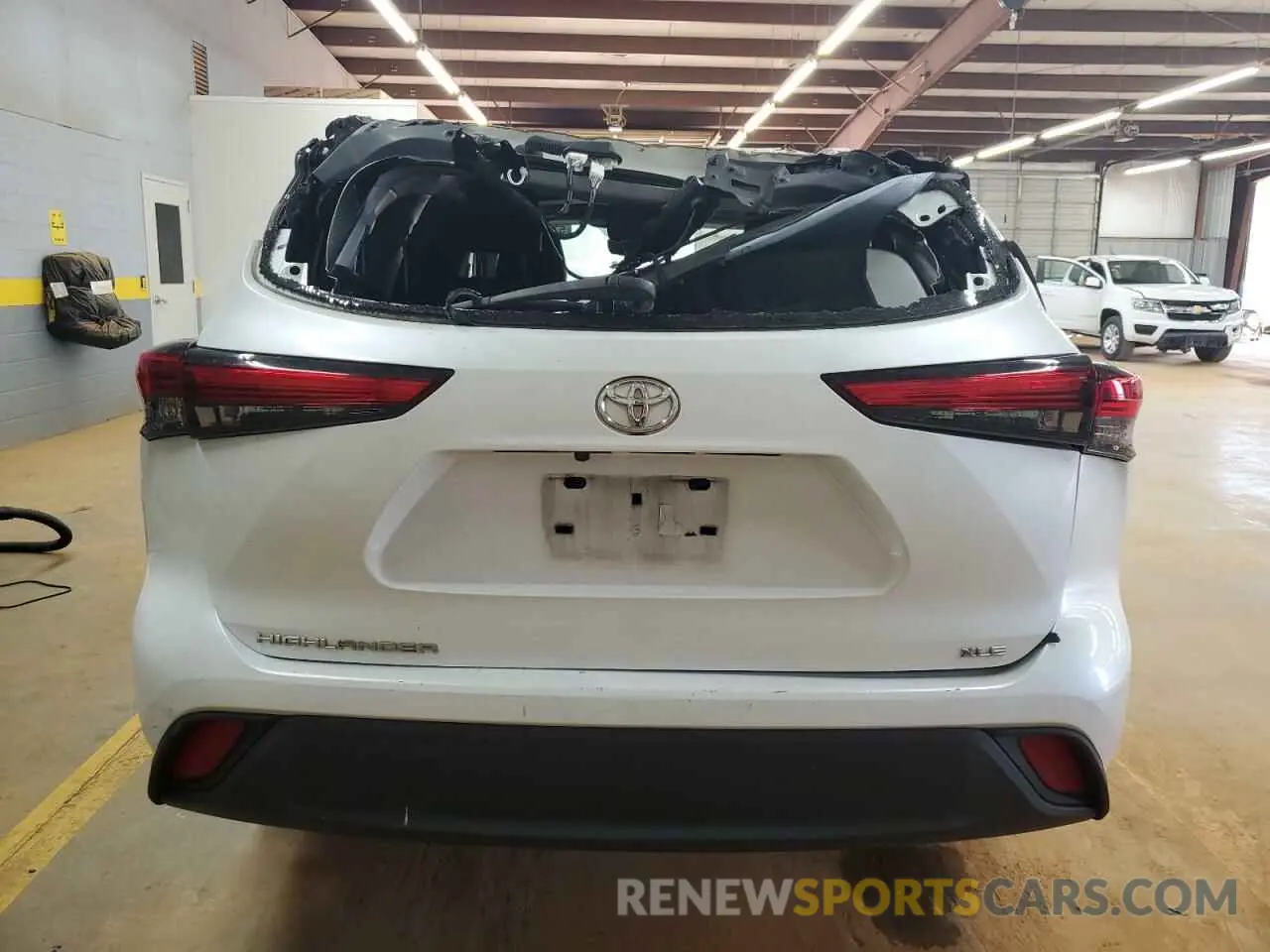 6 Photograph of a damaged car 5TDGZRAH9NS093618 TOYOTA HIGHLANDER 2022