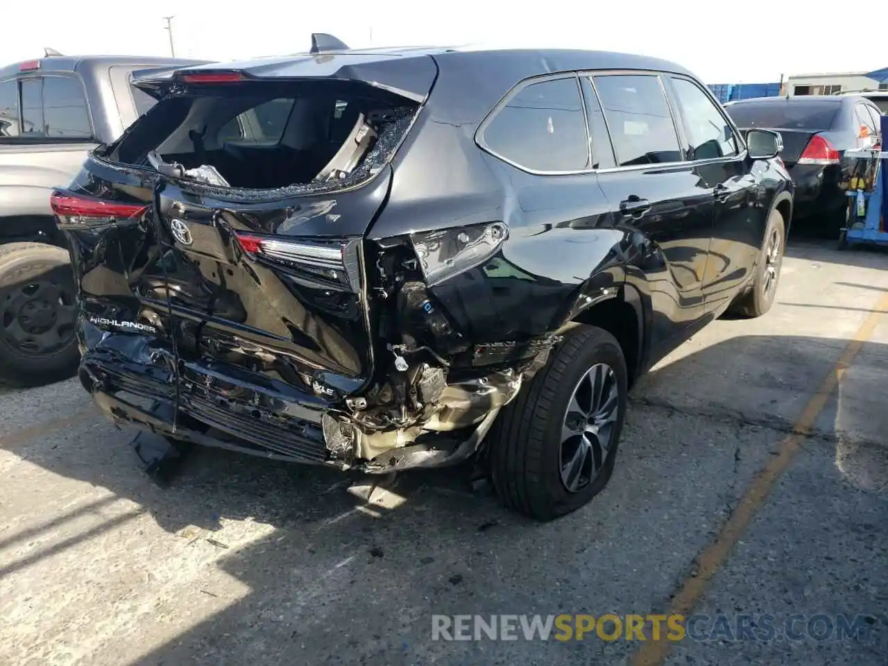 4 Photograph of a damaged car 5TDGZRAH9NS098964 TOYOTA HIGHLANDER 2022