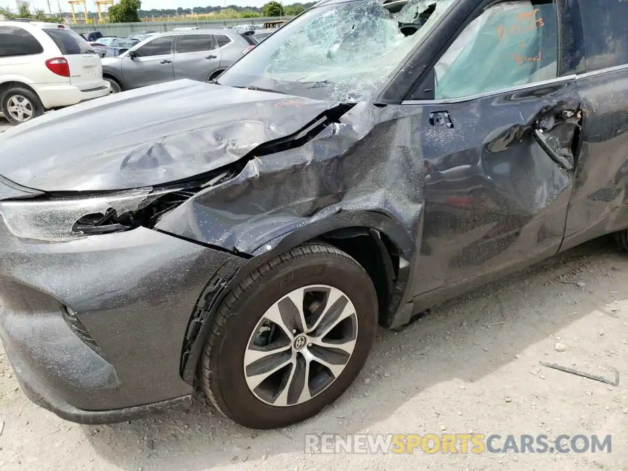 10 Photograph of a damaged car 5TDGZRAH9NS115715 TOYOTA HIGHLANDER 2022