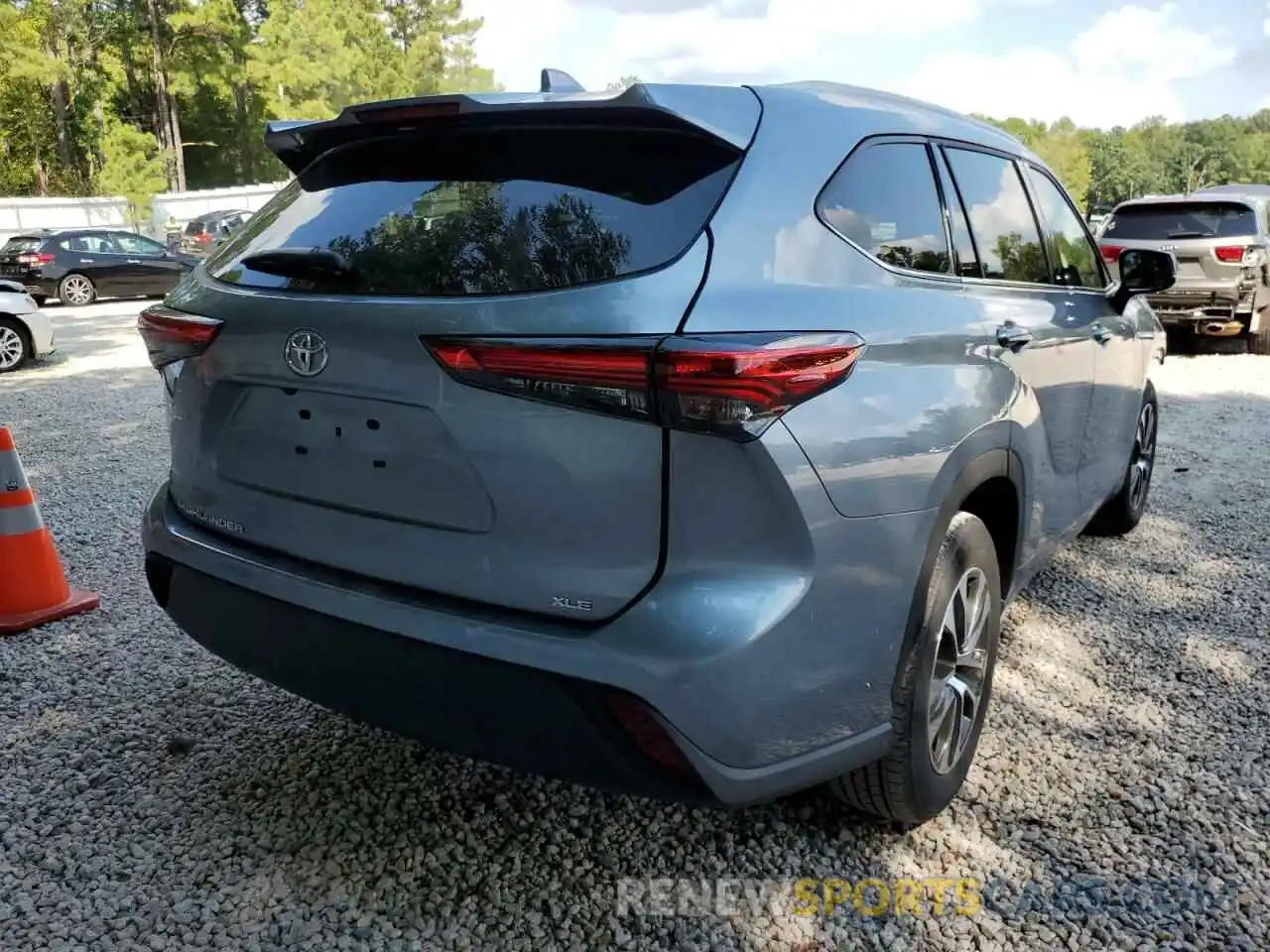 4 Photograph of a damaged car 5TDGZRAH9NS117819 TOYOTA HIGHLANDER 2022