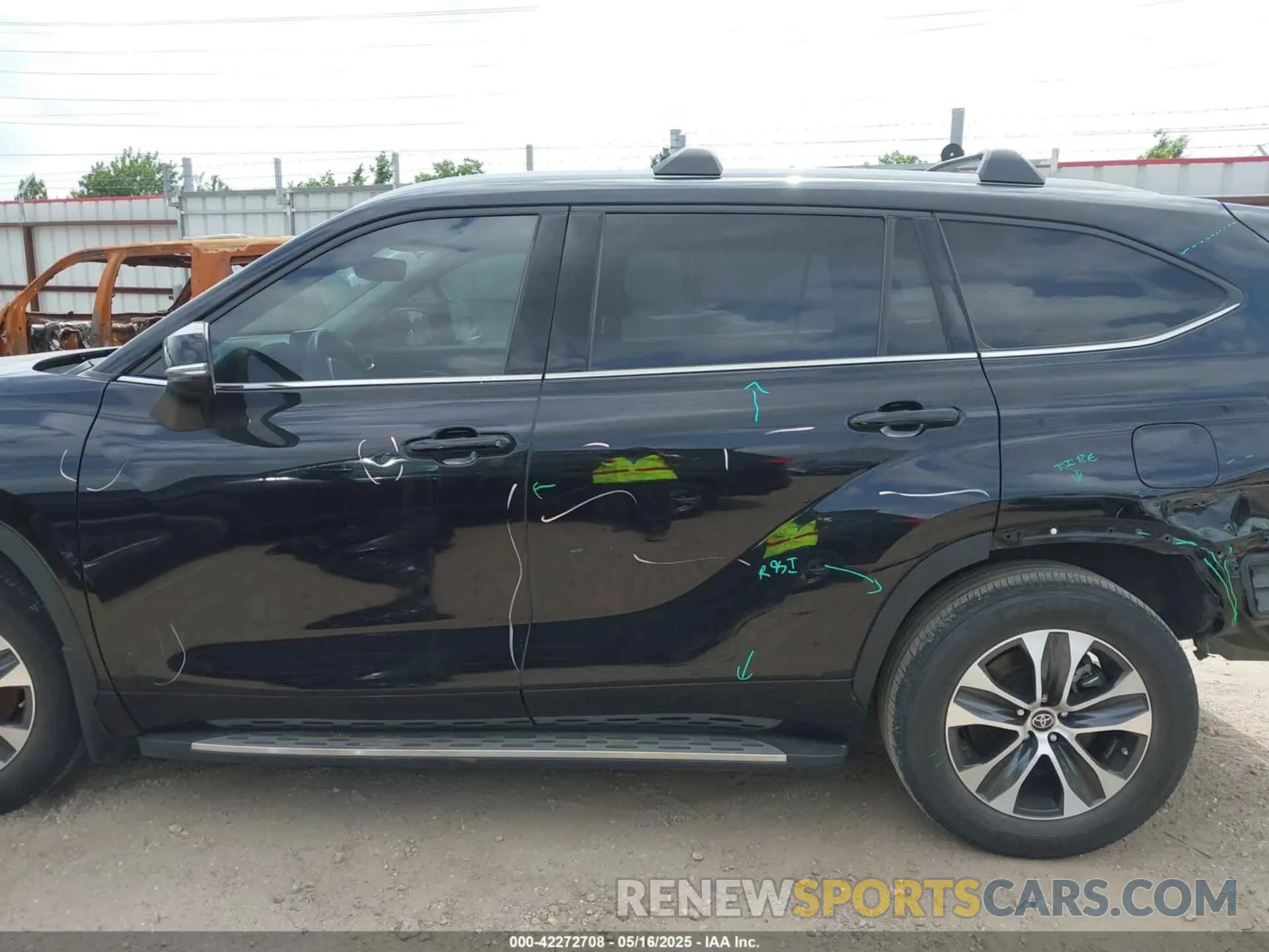 15 Photograph of a damaged car 5TDGZRAH9NS135673 TOYOTA HIGHLANDER 2022