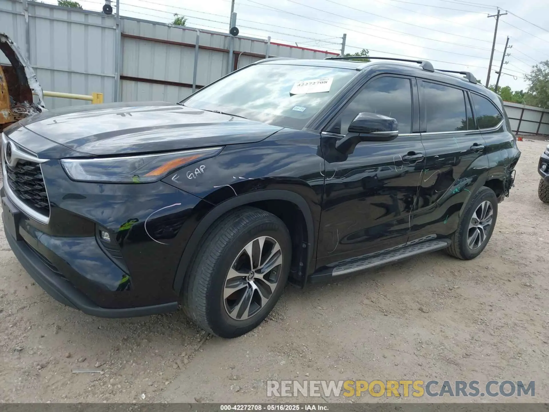 2 Photograph of a damaged car 5TDGZRAH9NS135673 TOYOTA HIGHLANDER 2022