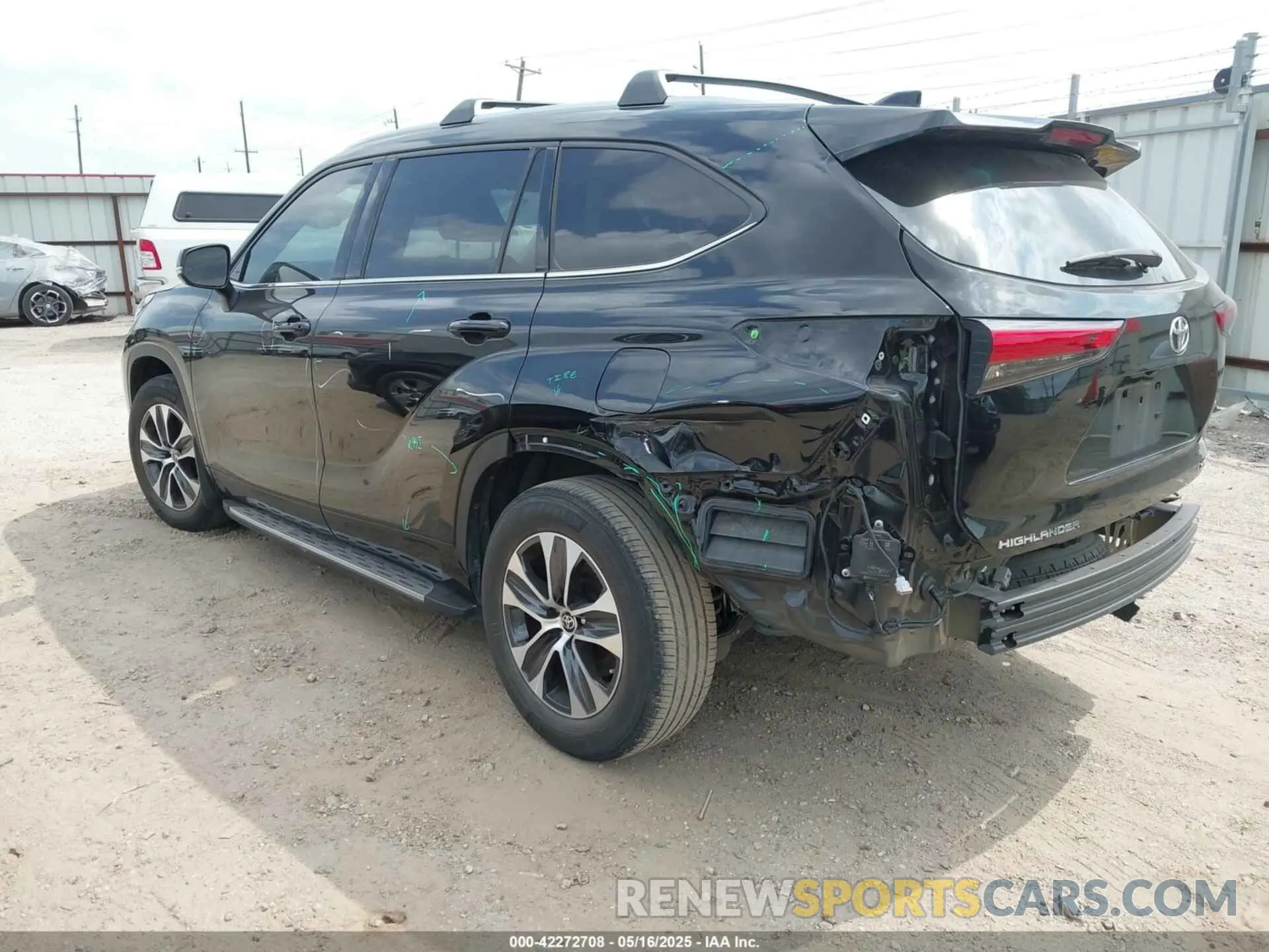 3 Photograph of a damaged car 5TDGZRAH9NS135673 TOYOTA HIGHLANDER 2022