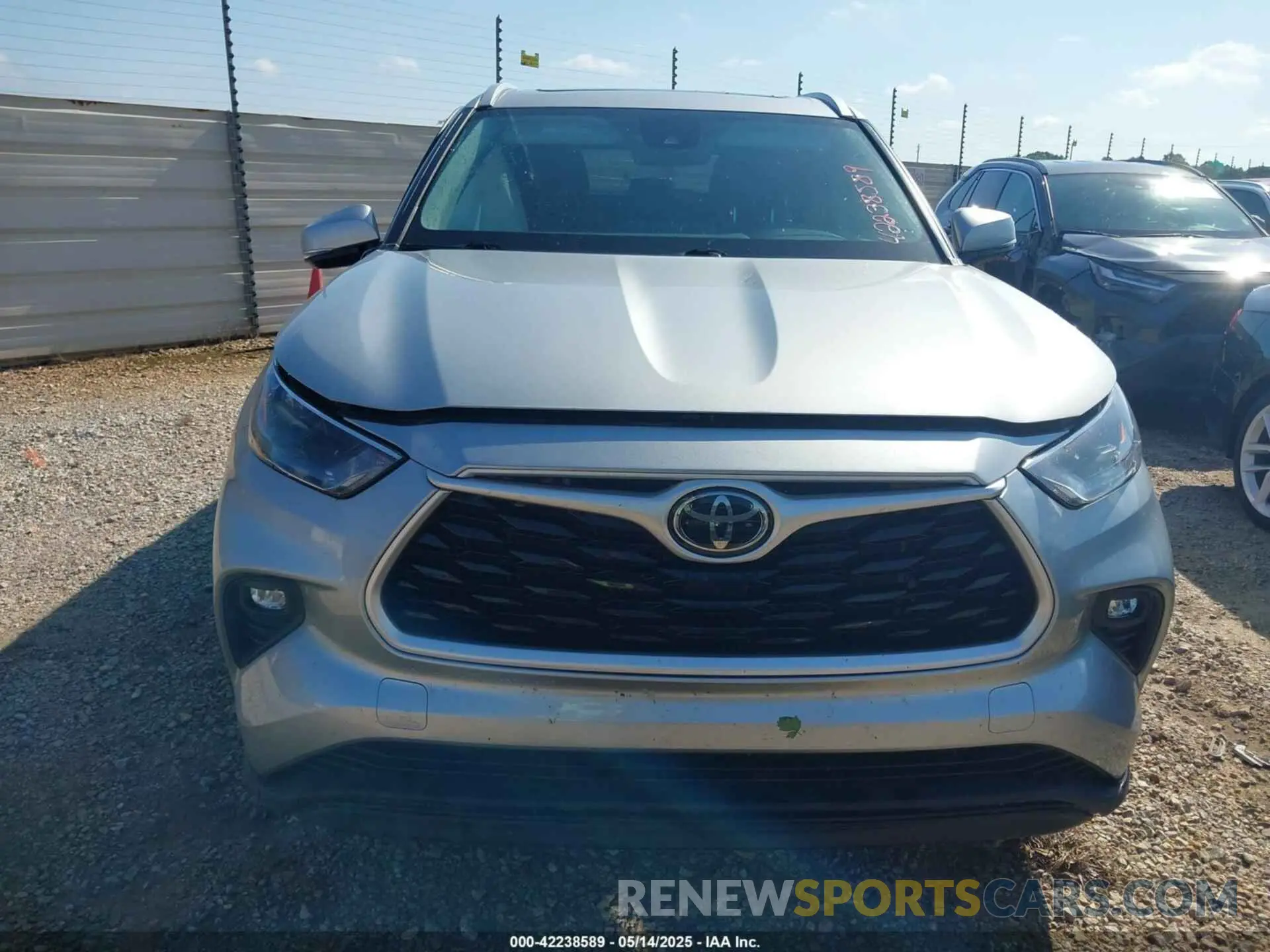 12 Photograph of a damaged car 5TDGZRAH9NS538990 TOYOTA HIGHLANDER 2022