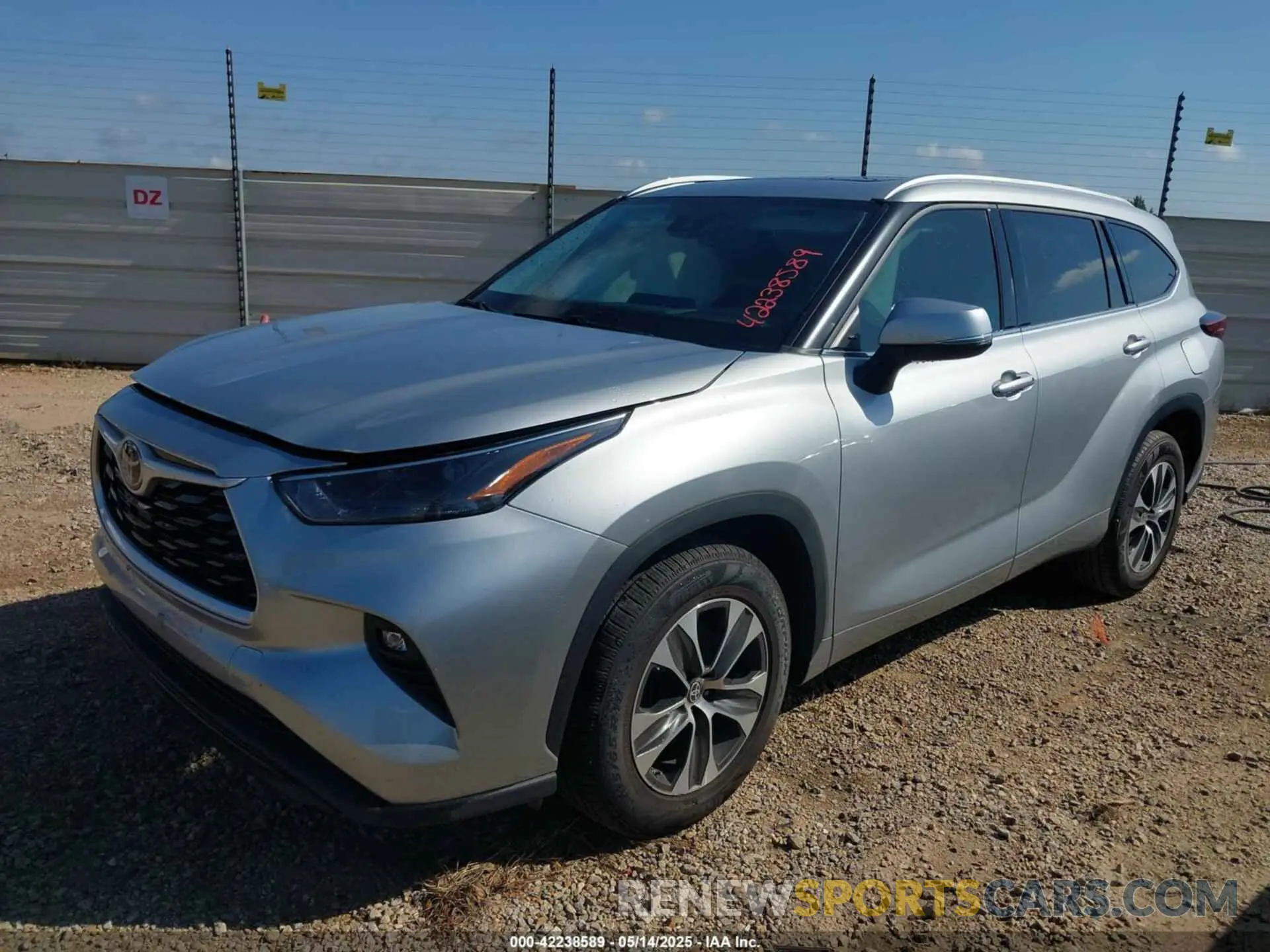2 Photograph of a damaged car 5TDGZRAH9NS538990 TOYOTA HIGHLANDER 2022