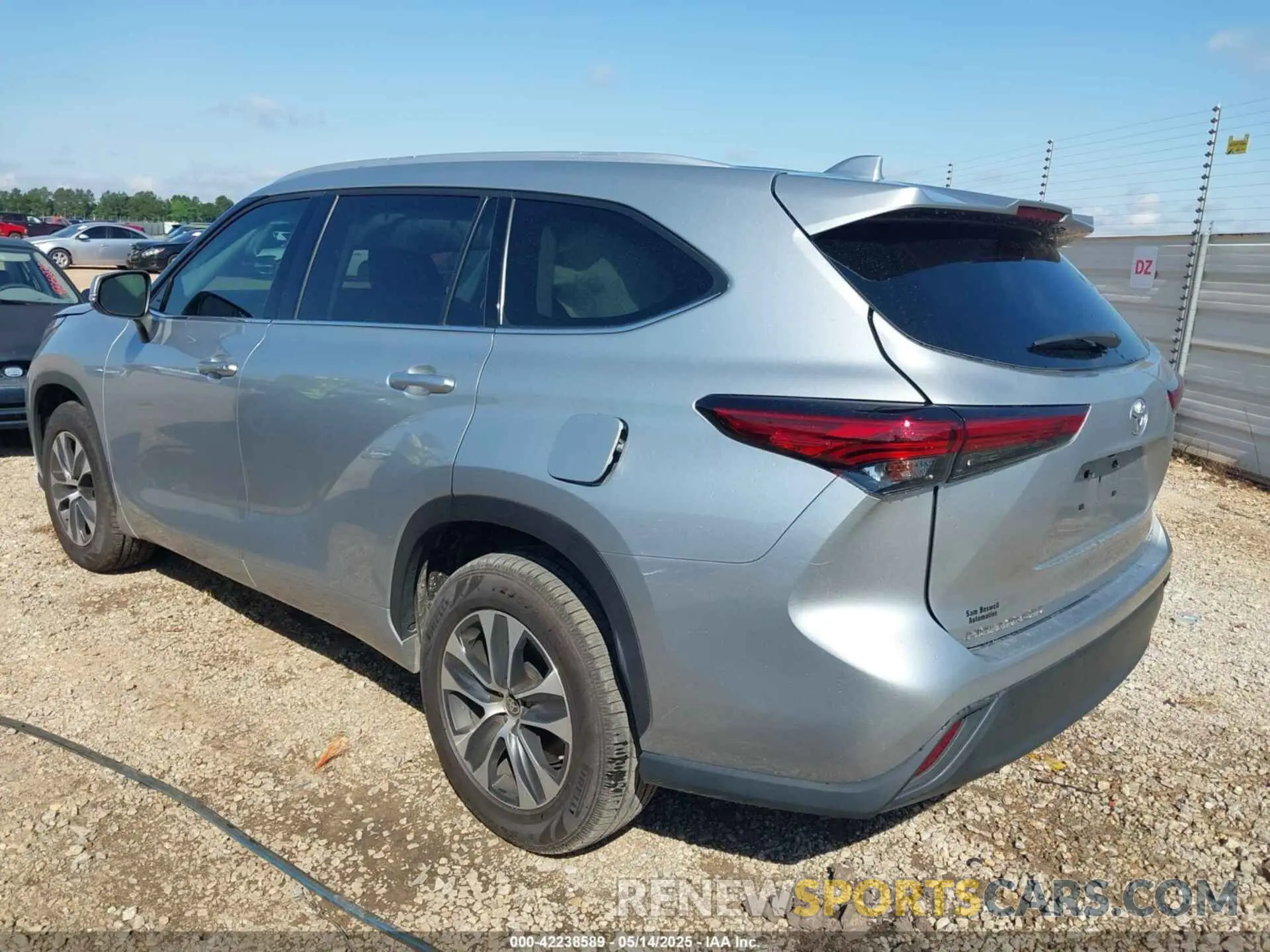 3 Photograph of a damaged car 5TDGZRAH9NS538990 TOYOTA HIGHLANDER 2022