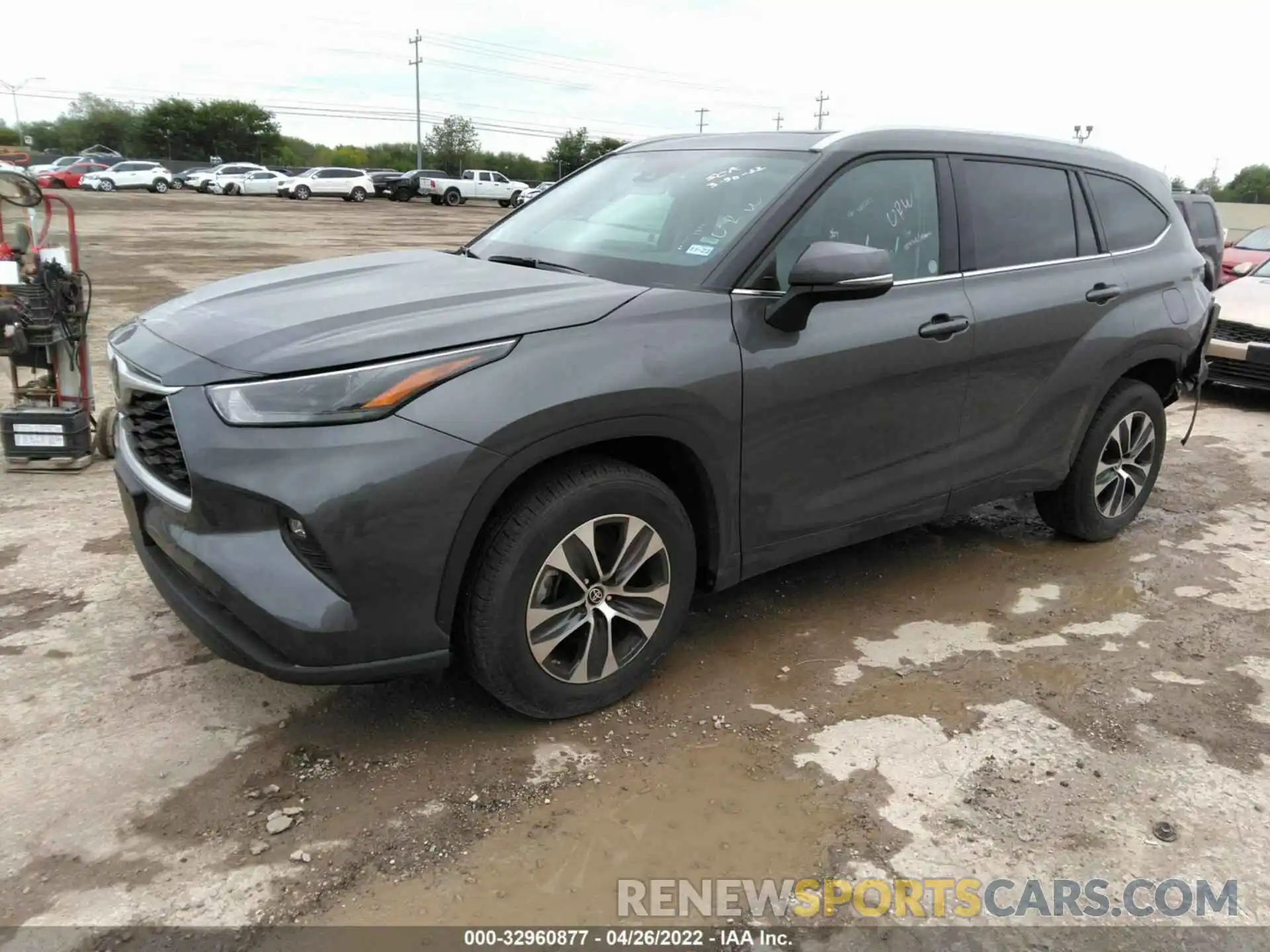 2 Photograph of a damaged car 5TDGZRAH9NS540366 TOYOTA HIGHLANDER 2022