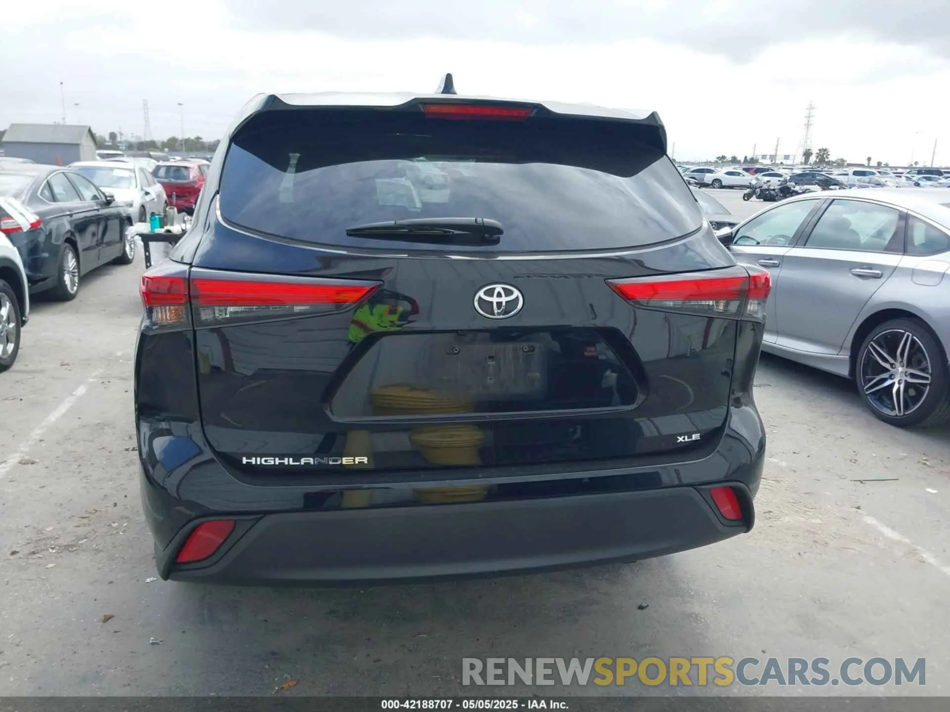 16 Photograph of a damaged car 5TDGZRAH9NS544837 TOYOTA HIGHLANDER 2022