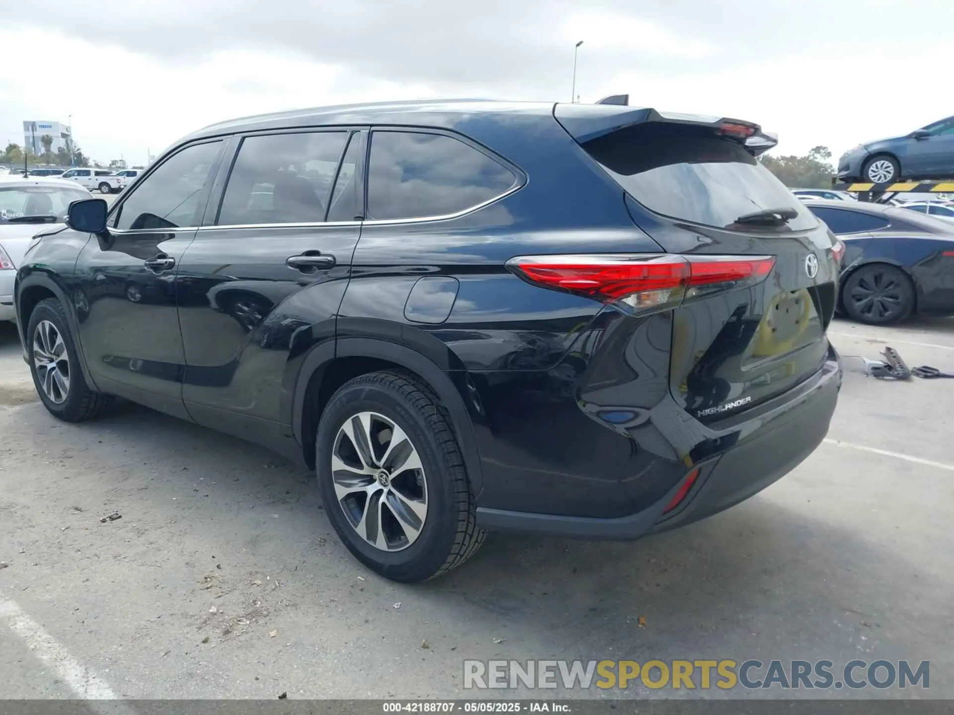 3 Photograph of a damaged car 5TDGZRAH9NS544837 TOYOTA HIGHLANDER 2022