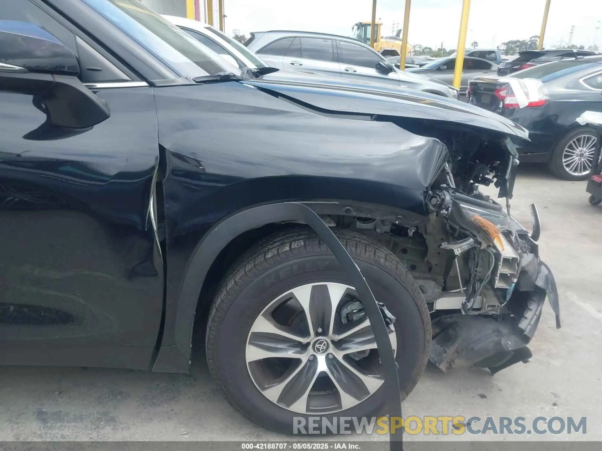 6 Photograph of a damaged car 5TDGZRAH9NS544837 TOYOTA HIGHLANDER 2022