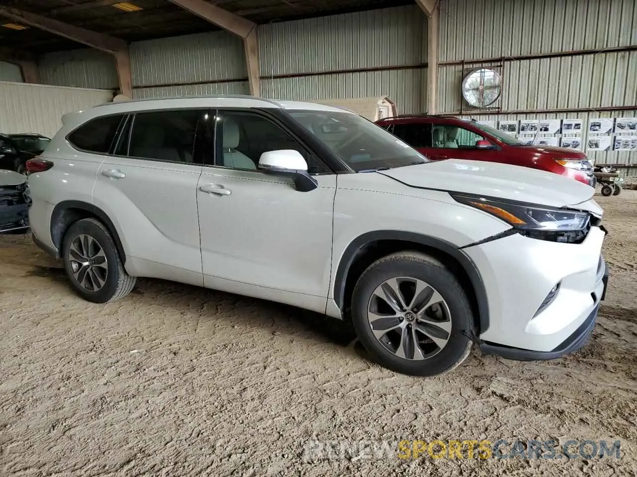 4 Photograph of a damaged car 5TDGZRAHXNS093756 TOYOTA HIGHLANDER 2022