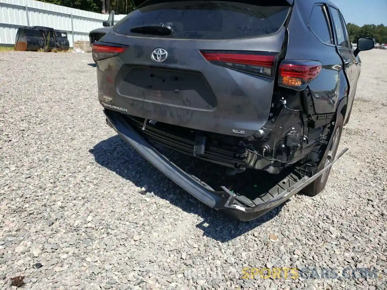 9 Photograph of a damaged car 5TDGZRAHXNS127940 TOYOTA HIGHLANDER 2022