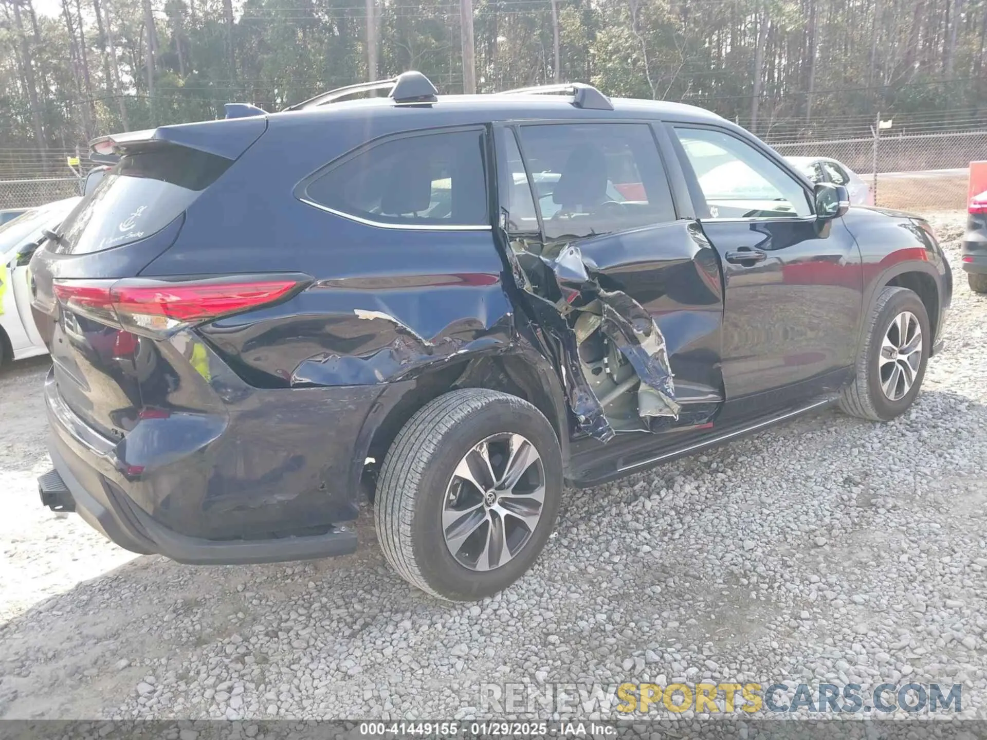 4 Photograph of a damaged car 5TDGZRAHXNS141885 TOYOTA HIGHLANDER 2022