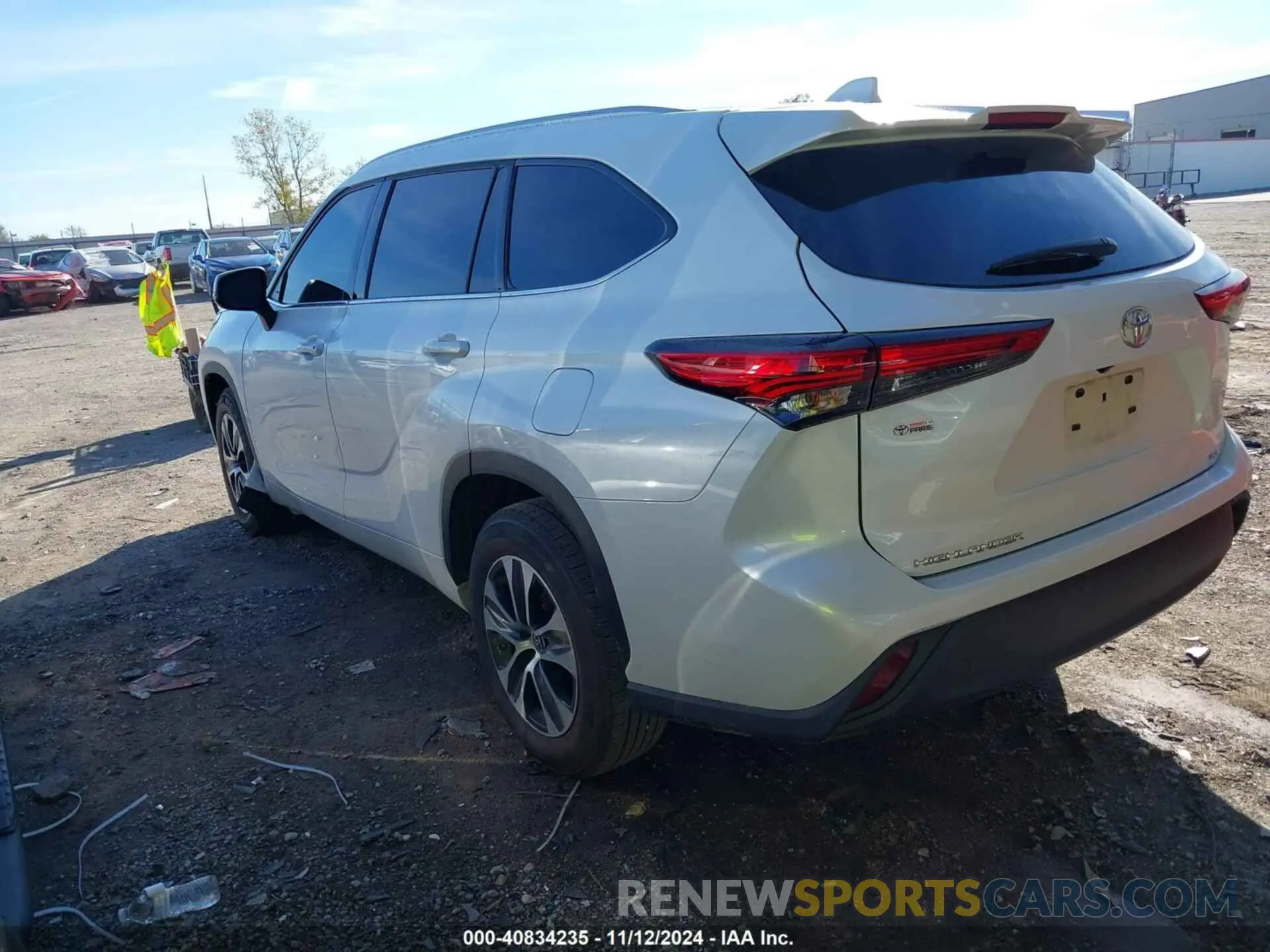 3 Photograph of a damaged car 5TDGZRAHXNS543356 TOYOTA HIGHLANDER 2022