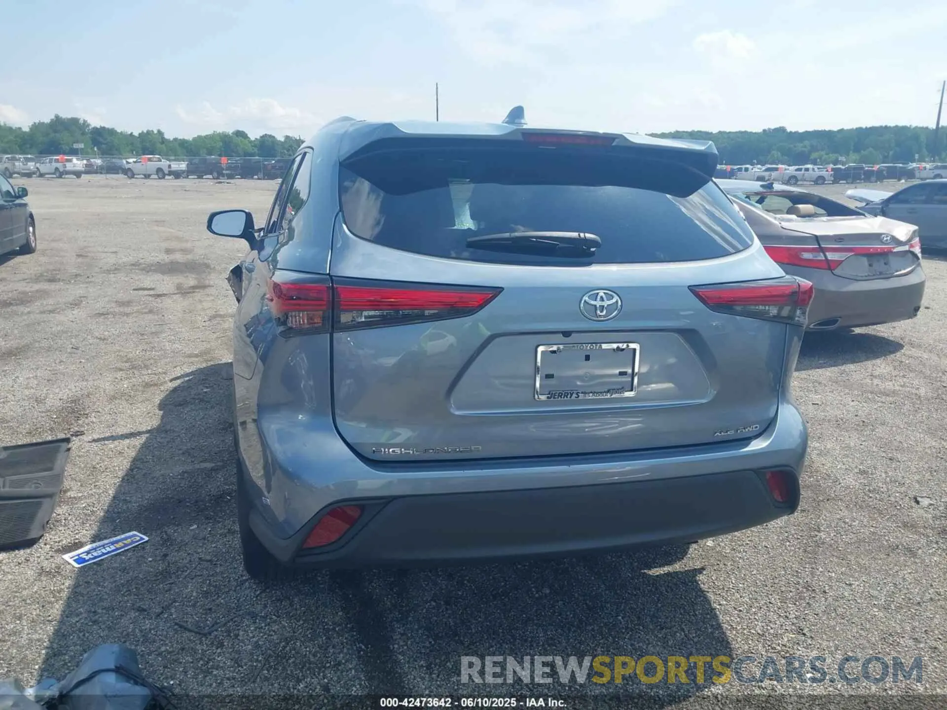 17 Photograph of a damaged car 5TDGZRBH0NS190351 TOYOTA HIGHLANDER 2022