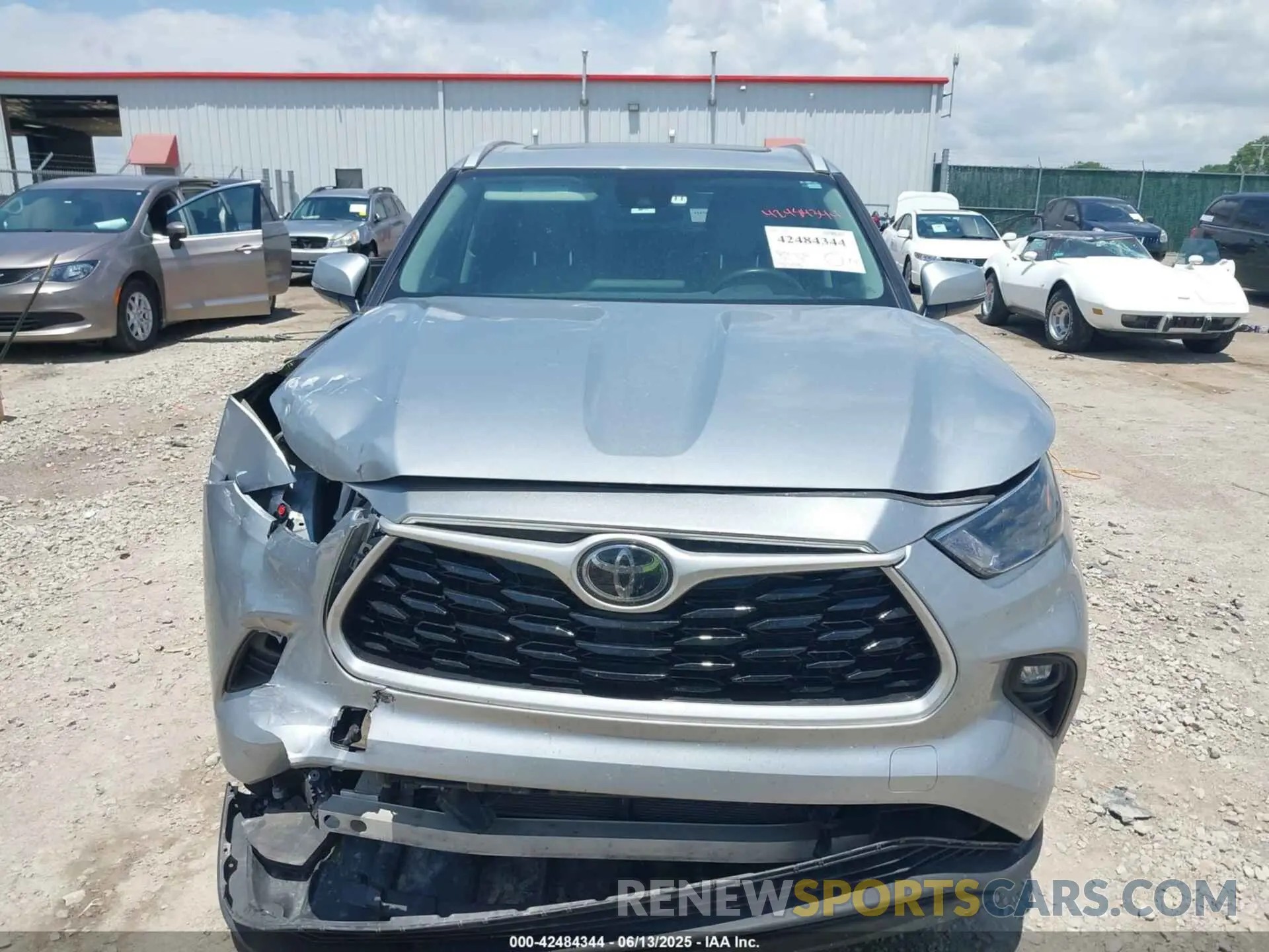 13 Photograph of a damaged car 5TDGZRBH0NS251567 TOYOTA HIGHLANDER 2022
