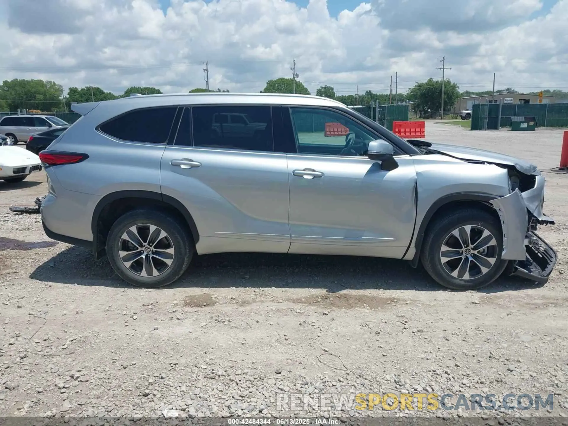 14 Photograph of a damaged car 5TDGZRBH0NS251567 TOYOTA HIGHLANDER 2022