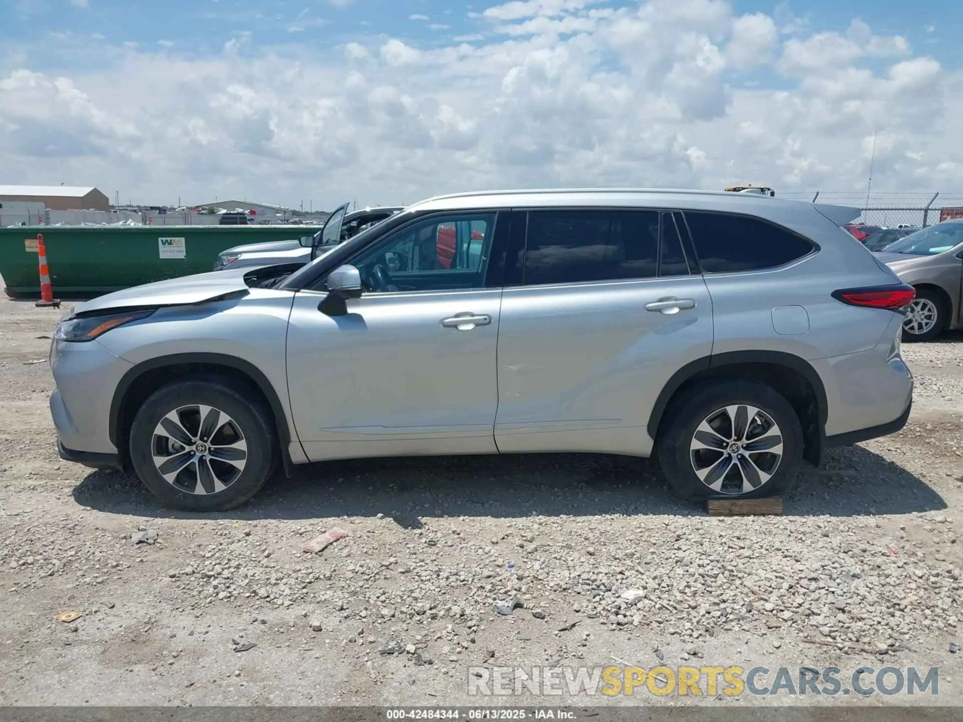 15 Photograph of a damaged car 5TDGZRBH0NS251567 TOYOTA HIGHLANDER 2022