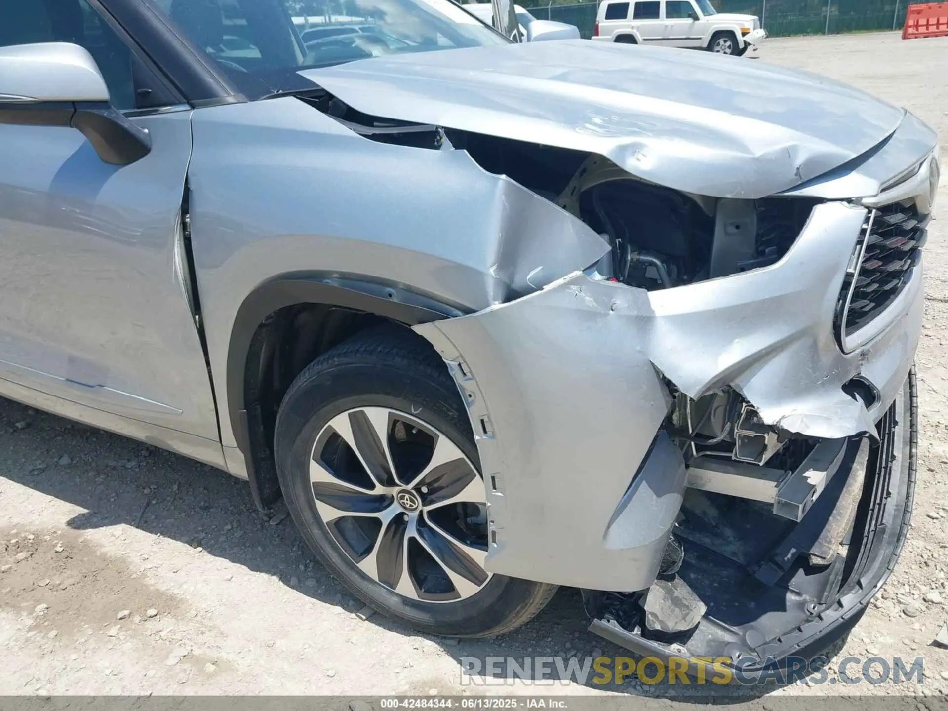 6 Photograph of a damaged car 5TDGZRBH0NS251567 TOYOTA HIGHLANDER 2022