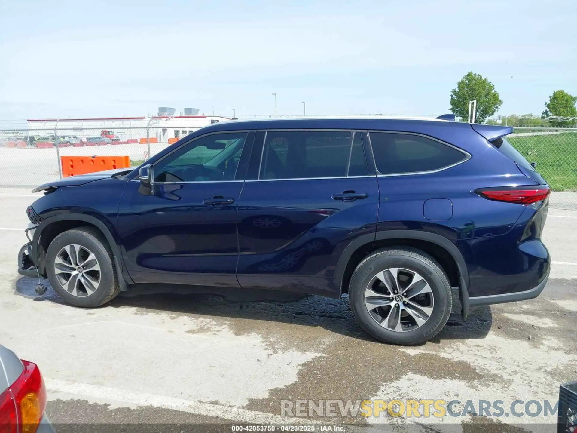 15 Photograph of a damaged car 5TDGZRBH0NS581130 TOYOTA HIGHLANDER 2022