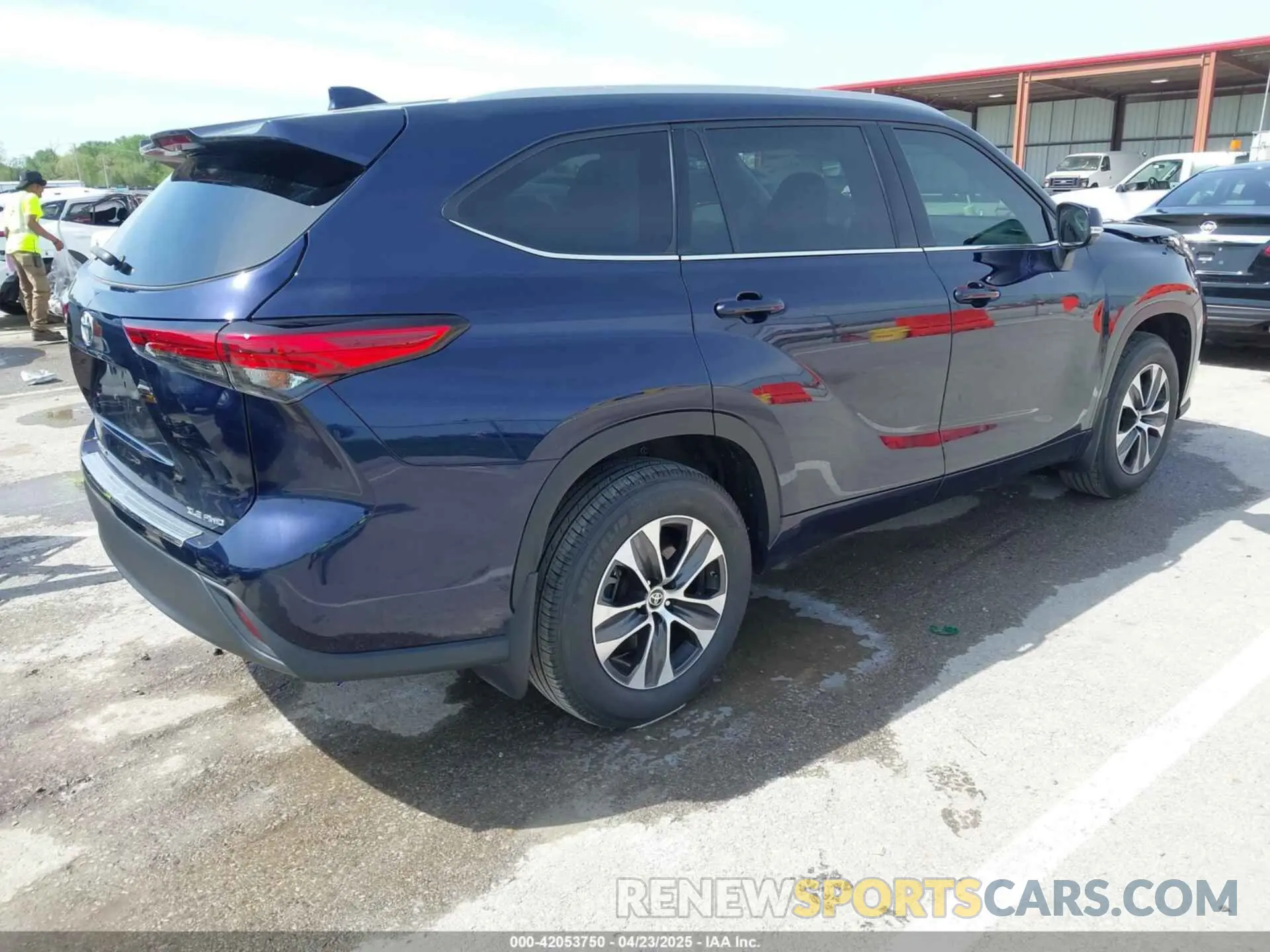 4 Photograph of a damaged car 5TDGZRBH0NS581130 TOYOTA HIGHLANDER 2022