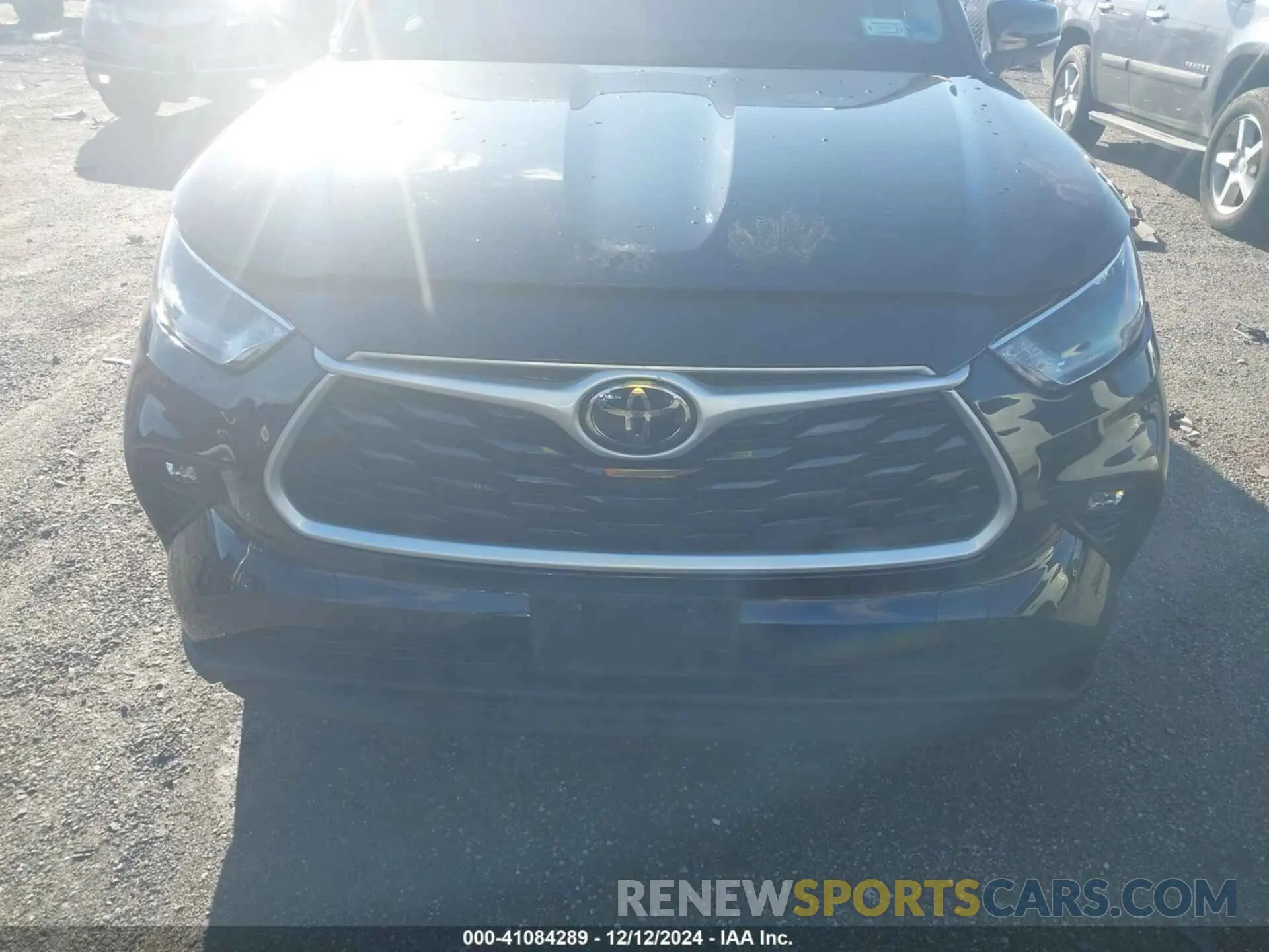 12 Photograph of a damaged car 5TDGZRBH0NS585257 TOYOTA HIGHLANDER 2022