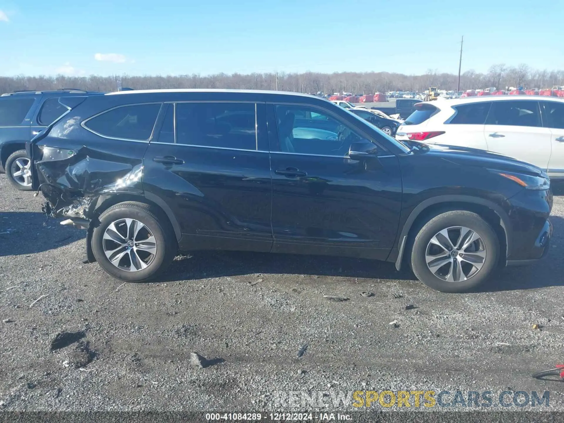 13 Photograph of a damaged car 5TDGZRBH0NS585257 TOYOTA HIGHLANDER 2022