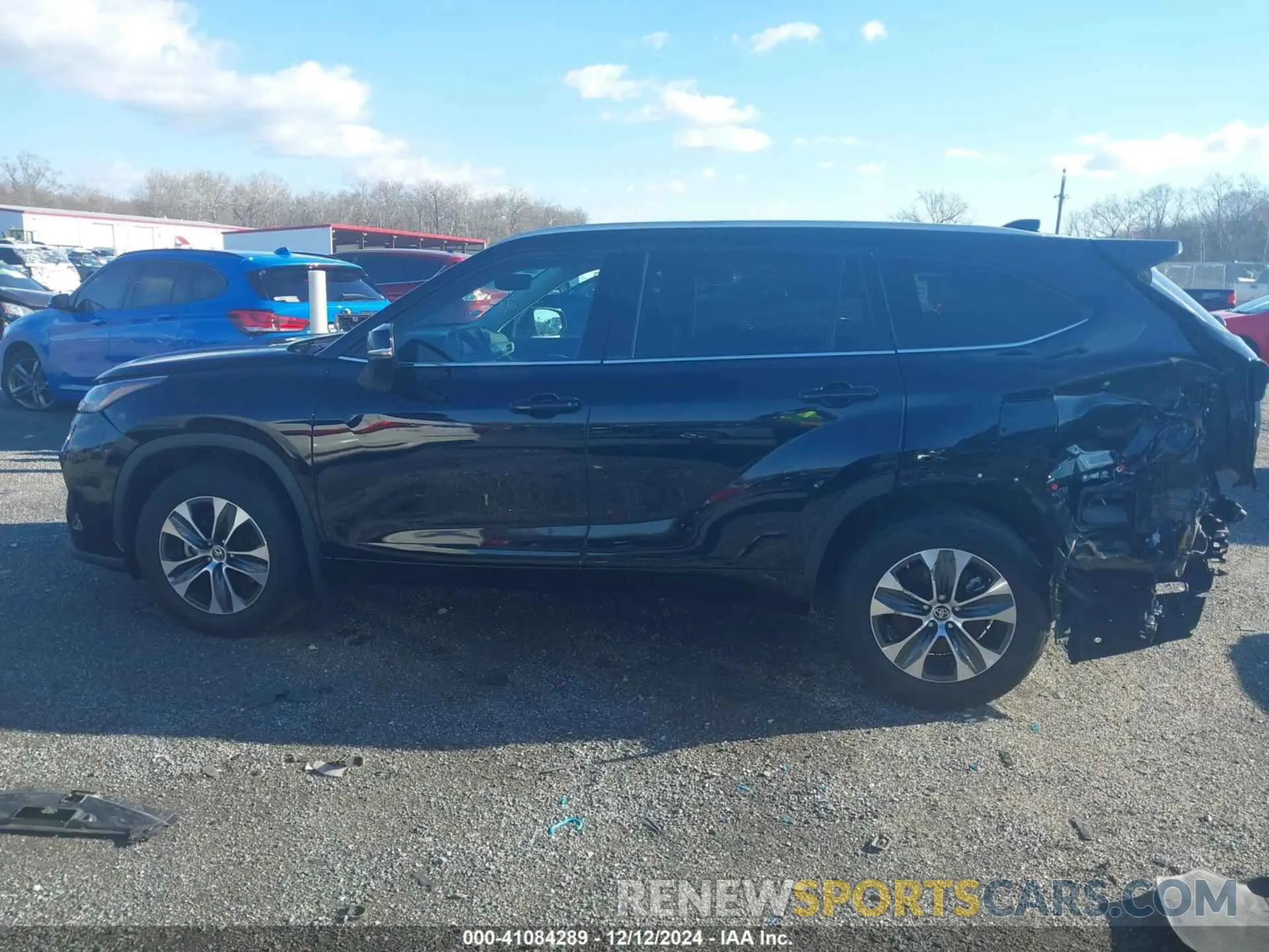14 Photograph of a damaged car 5TDGZRBH0NS585257 TOYOTA HIGHLANDER 2022