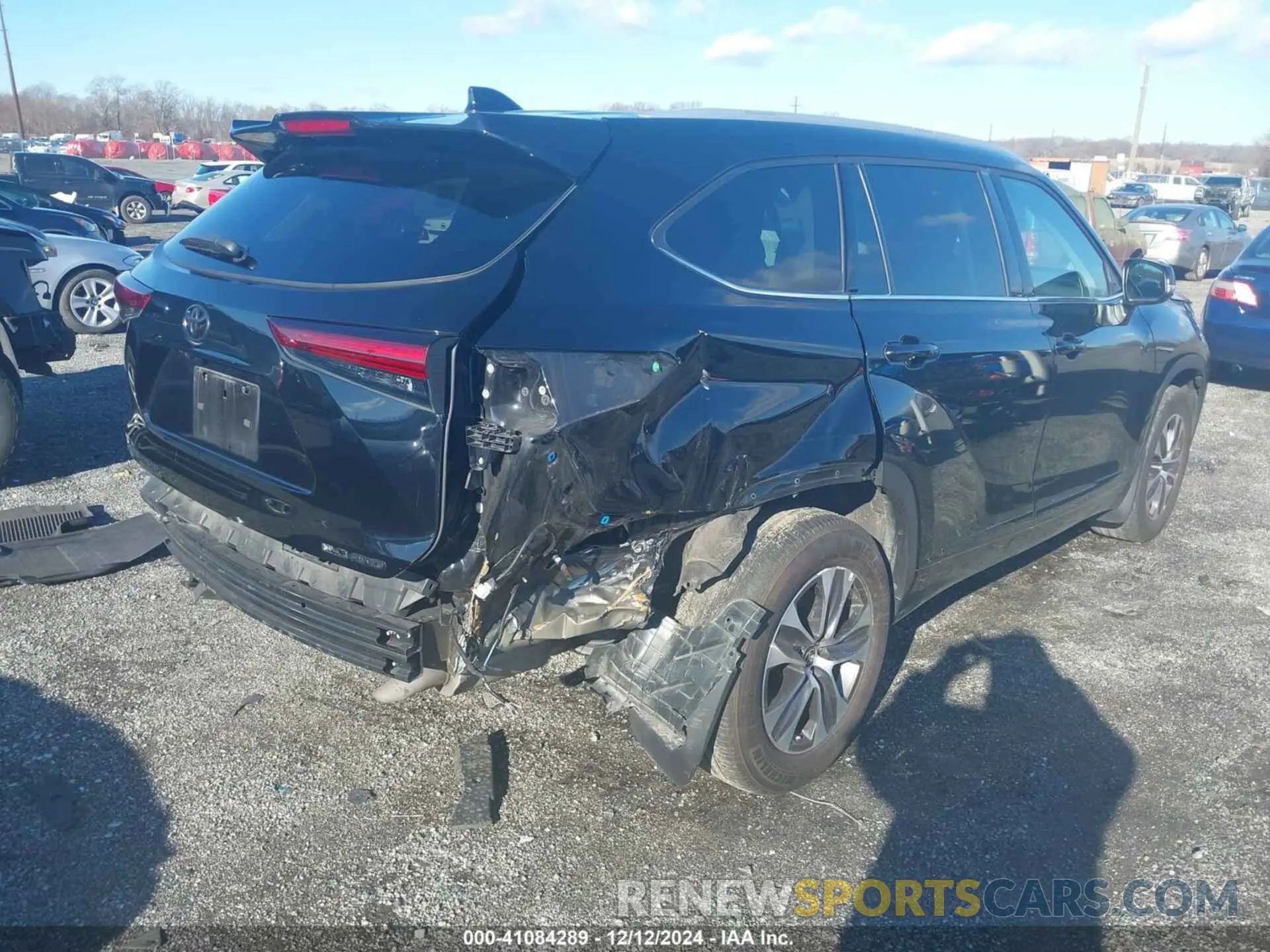 4 Photograph of a damaged car 5TDGZRBH0NS585257 TOYOTA HIGHLANDER 2022