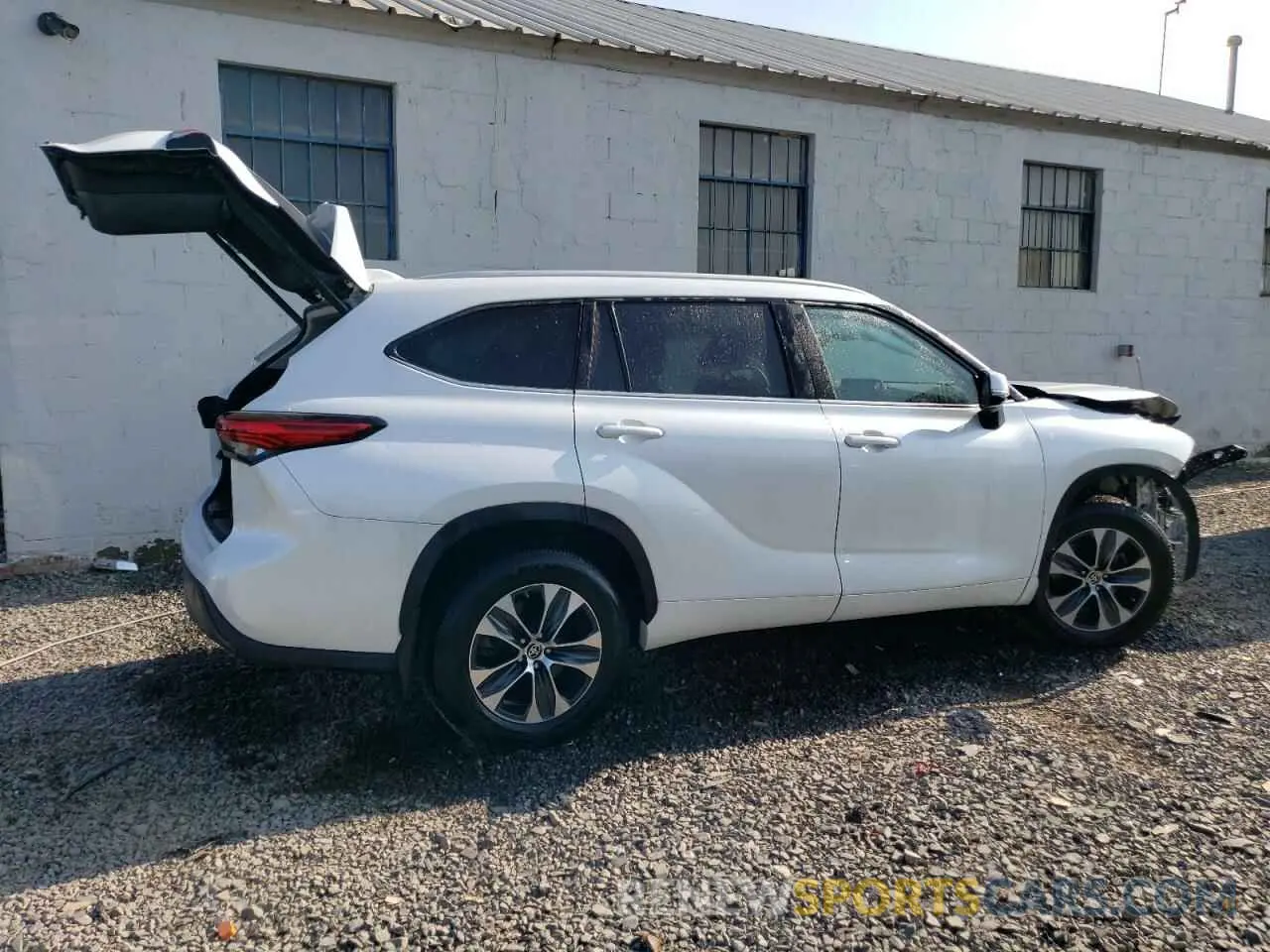 3 Photograph of a damaged car 5TDGZRBH1NS163062 TOYOTA HIGHLANDER 2022