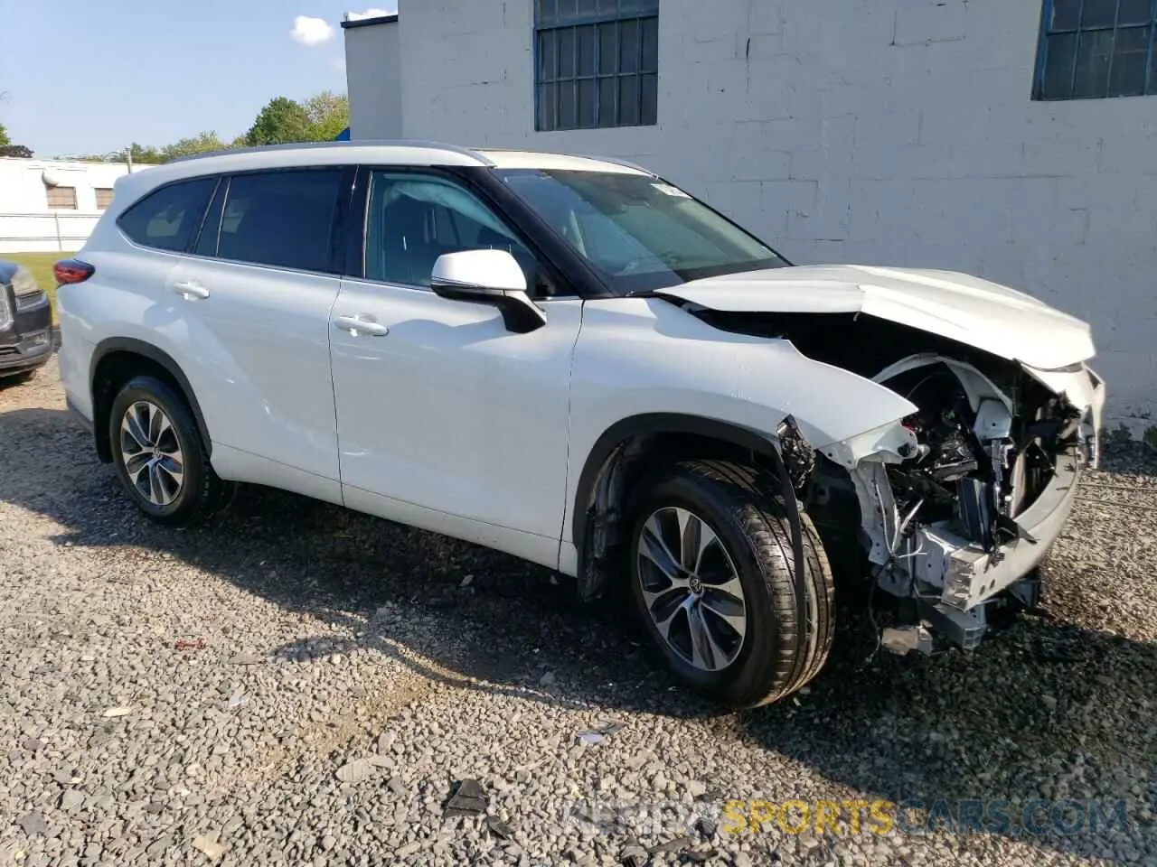 4 Photograph of a damaged car 5TDGZRBH1NS163062 TOYOTA HIGHLANDER 2022
