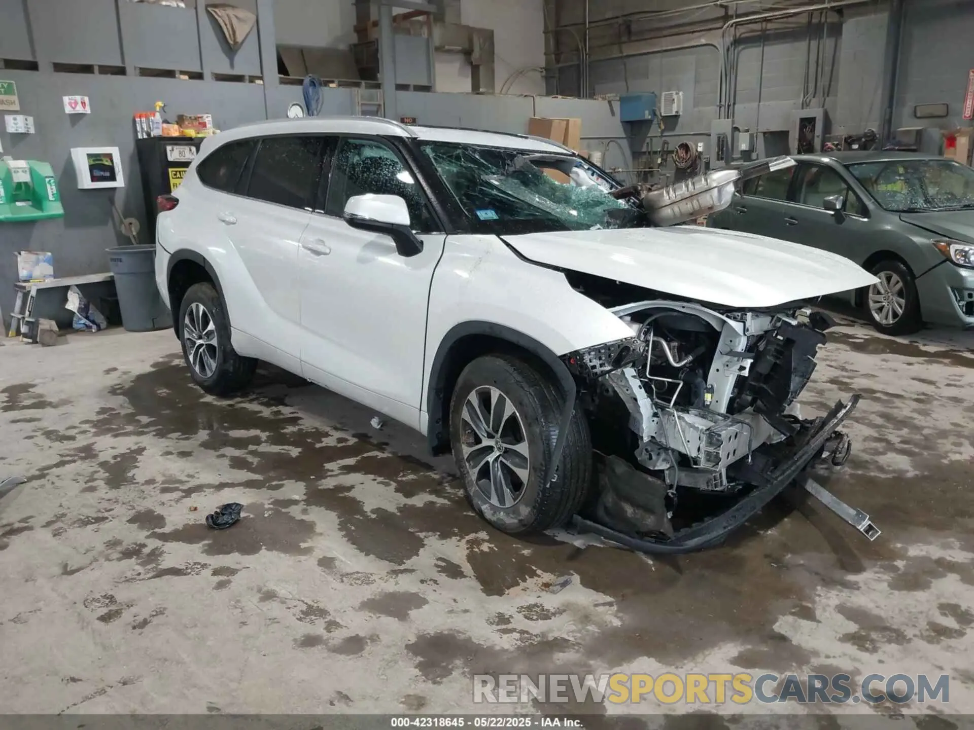 1 Photograph of a damaged car 5TDGZRBH1NS205858 TOYOTA HIGHLANDER 2022