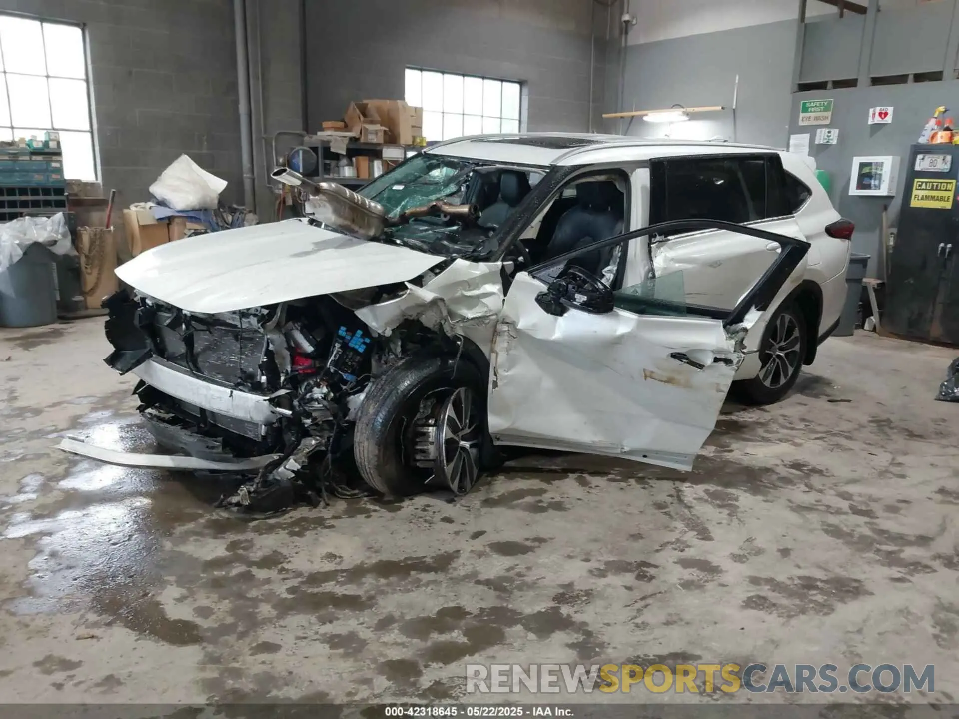 2 Photograph of a damaged car 5TDGZRBH1NS205858 TOYOTA HIGHLANDER 2022