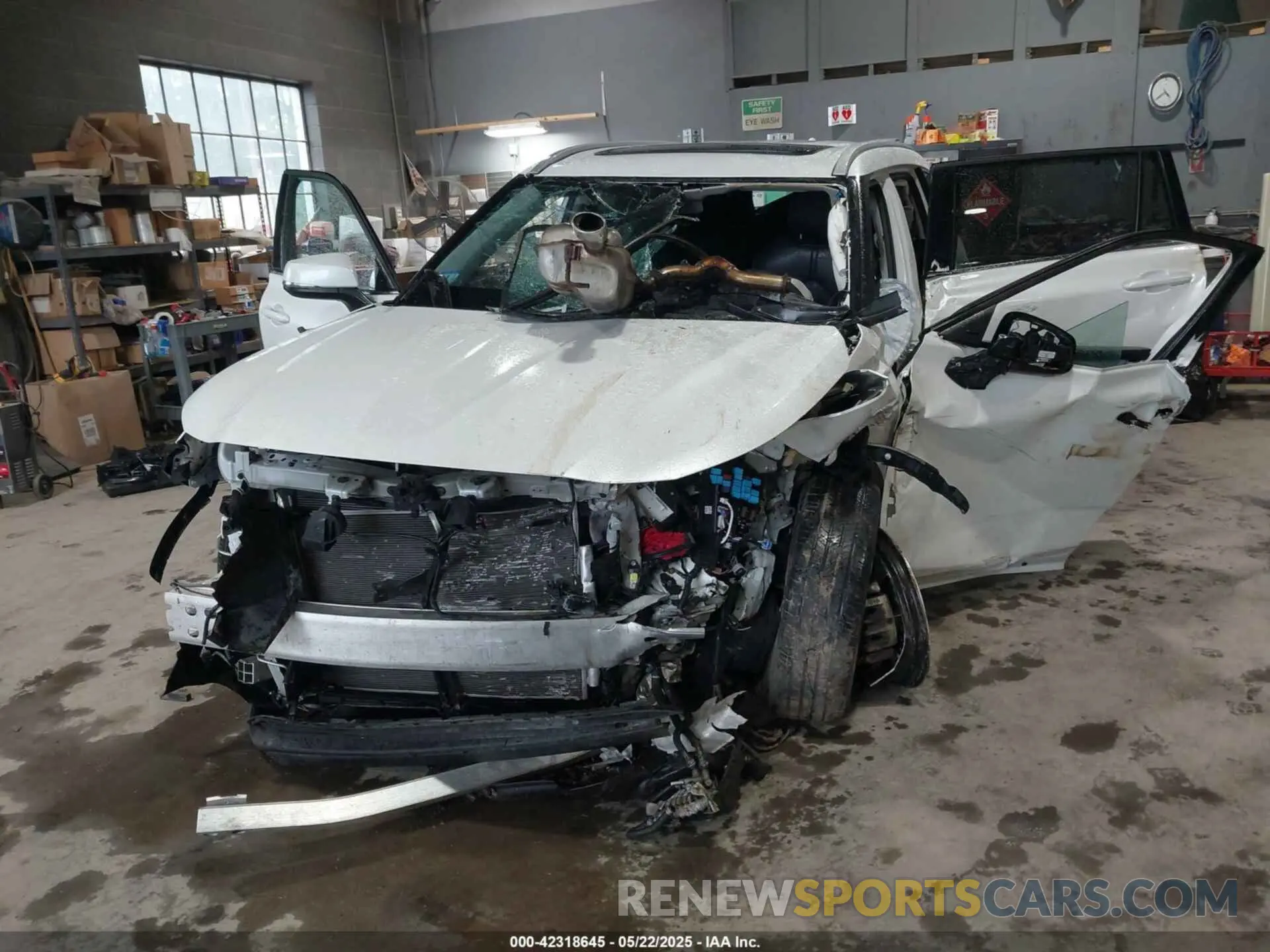 5 Photograph of a damaged car 5TDGZRBH1NS205858 TOYOTA HIGHLANDER 2022