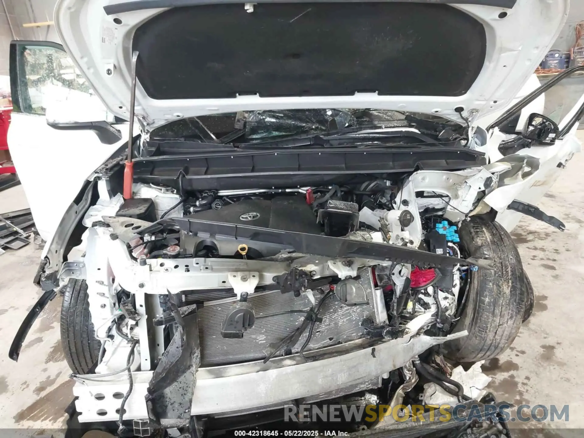 8 Photograph of a damaged car 5TDGZRBH1NS205858 TOYOTA HIGHLANDER 2022