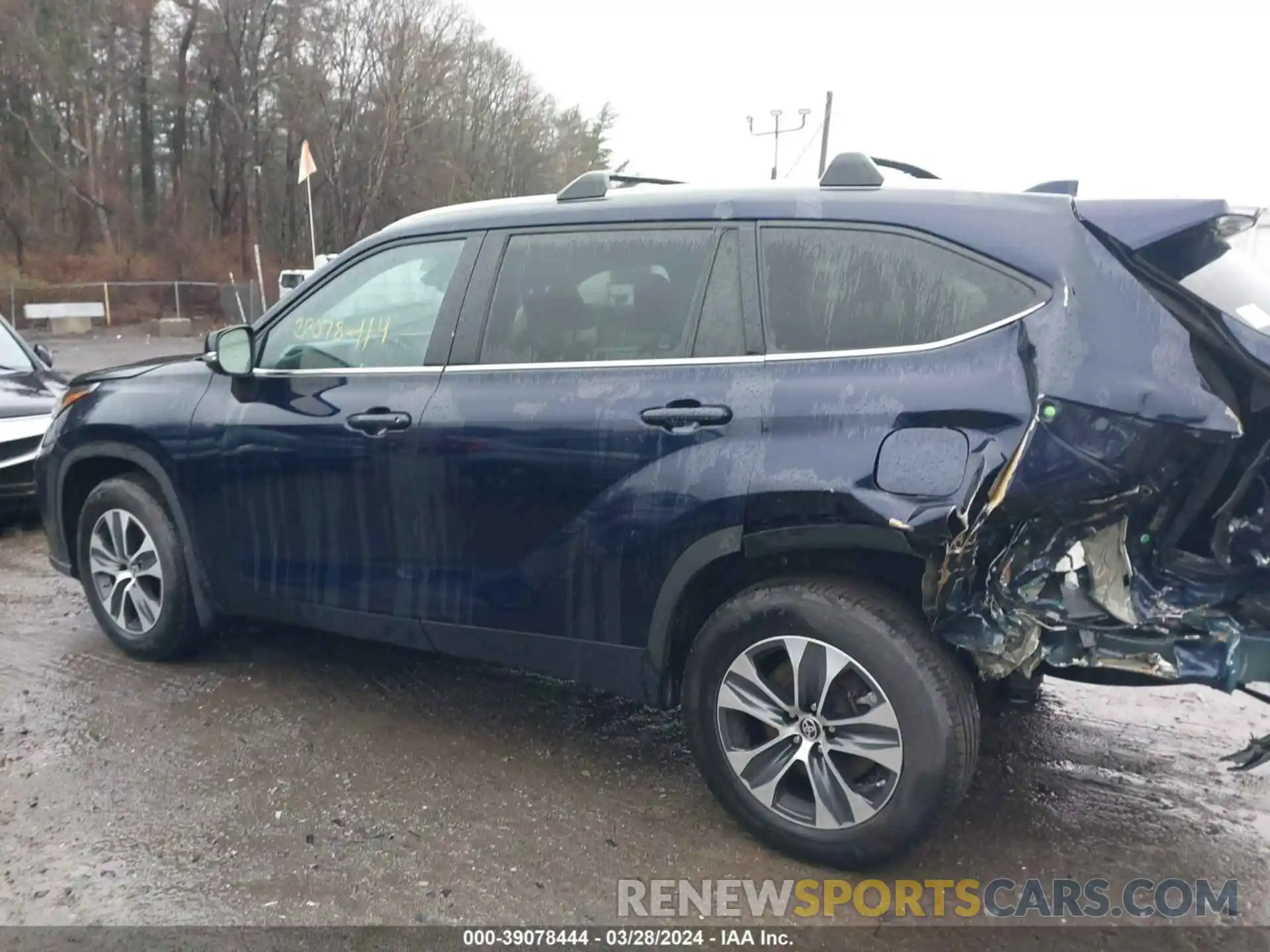 14 Photograph of a damaged car 5TDGZRBH1NS578270 TOYOTA HIGHLANDER 2022