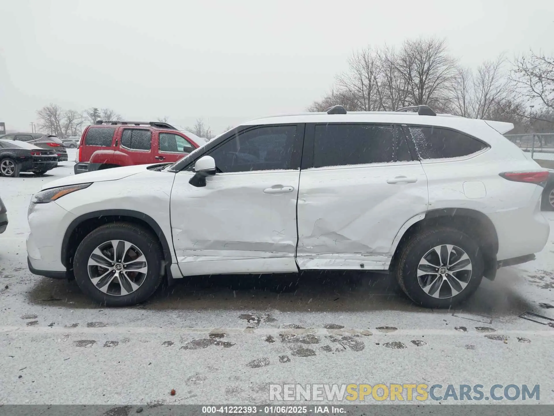 14 Photograph of a damaged car 5TDGZRBH1NS586725 TOYOTA HIGHLANDER 2022