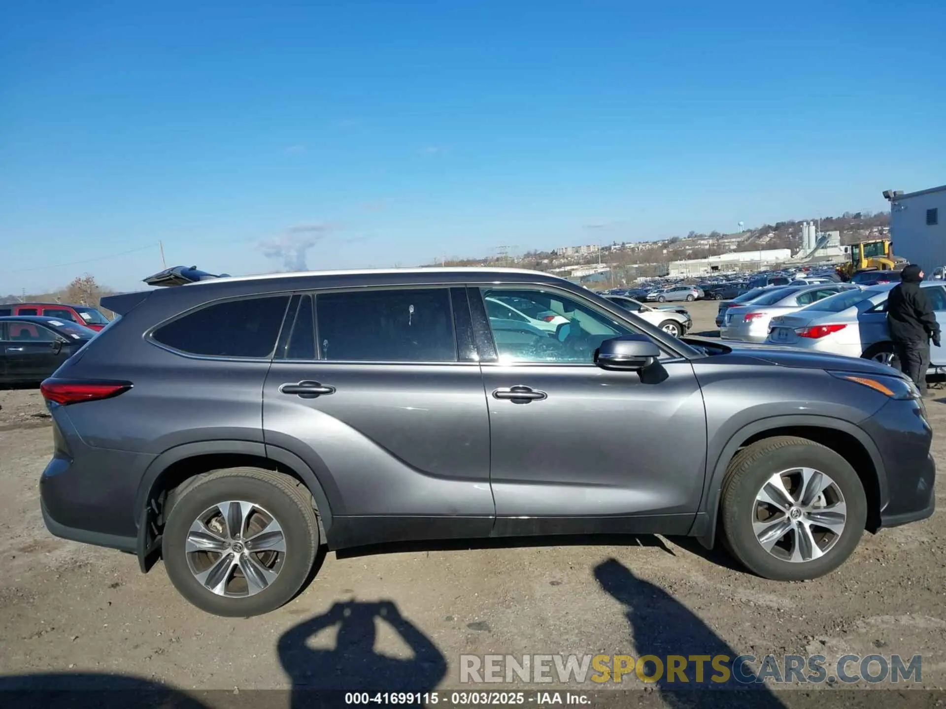 13 Photograph of a damaged car 5TDGZRBH2NS200121 TOYOTA HIGHLANDER 2022