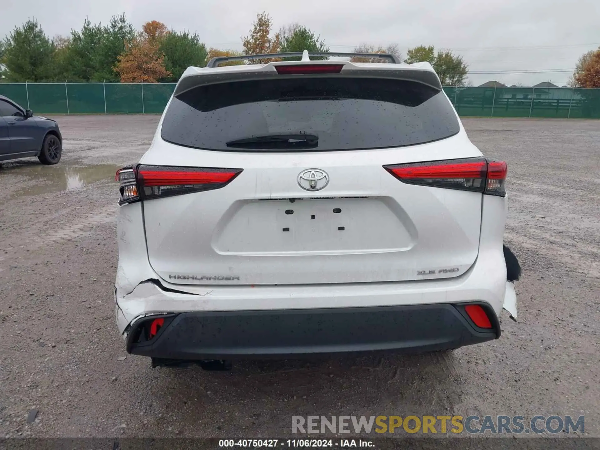 17 Photograph of a damaged car 5TDGZRBH2NS566371 TOYOTA HIGHLANDER 2022