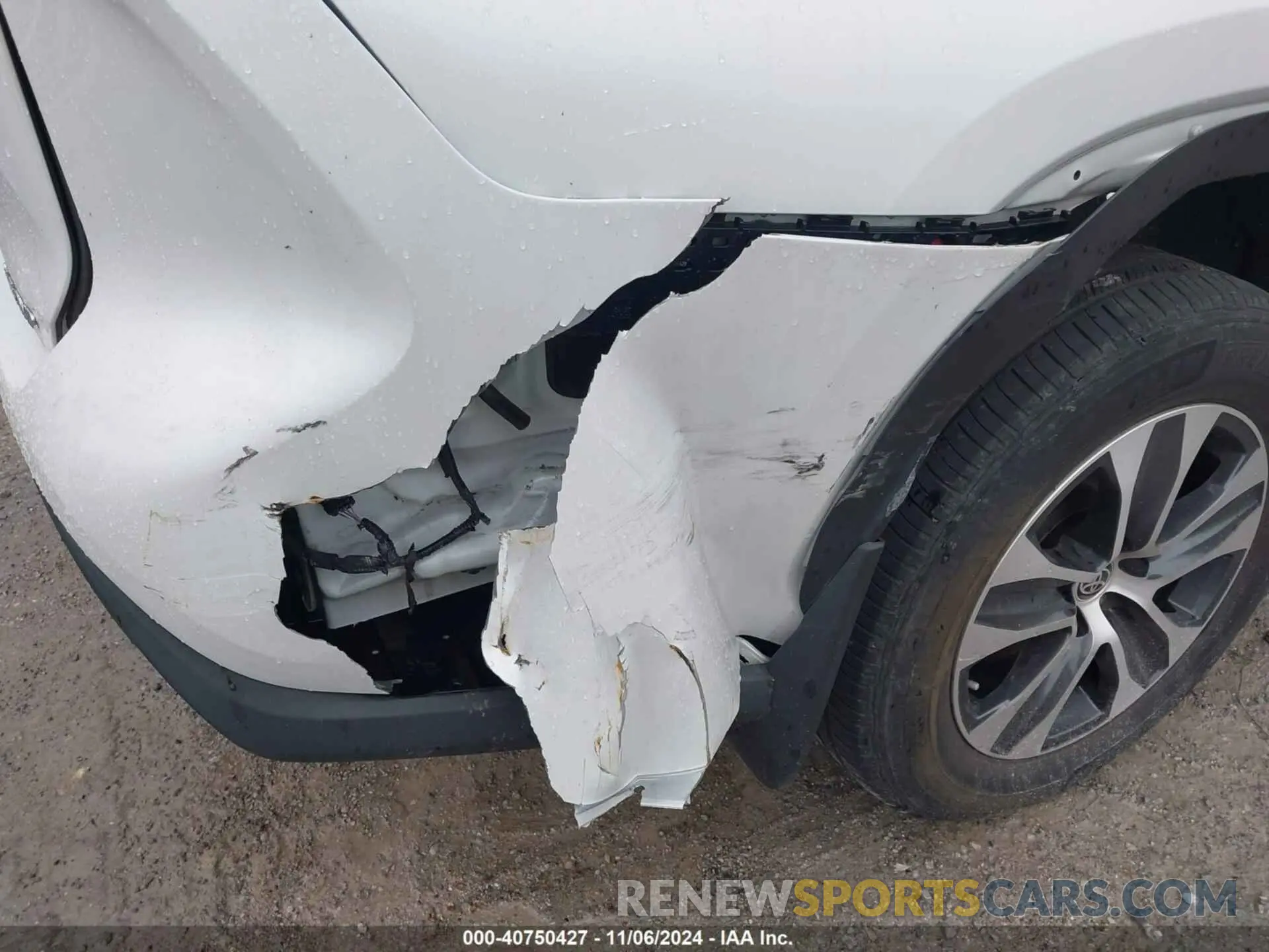 18 Photograph of a damaged car 5TDGZRBH2NS566371 TOYOTA HIGHLANDER 2022