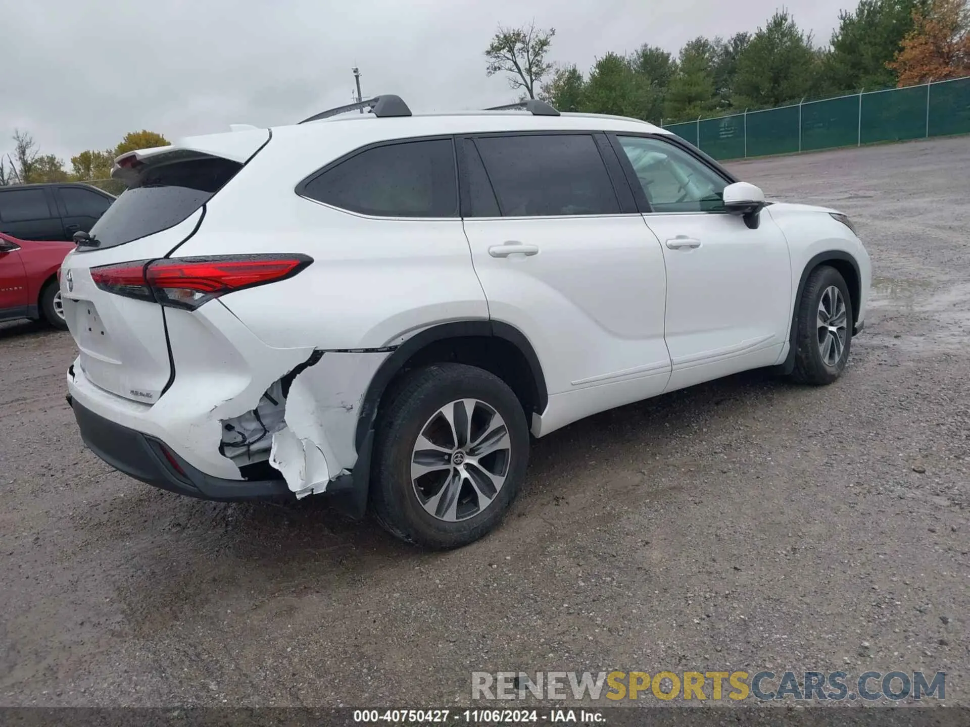 4 Photograph of a damaged car 5TDGZRBH2NS566371 TOYOTA HIGHLANDER 2022