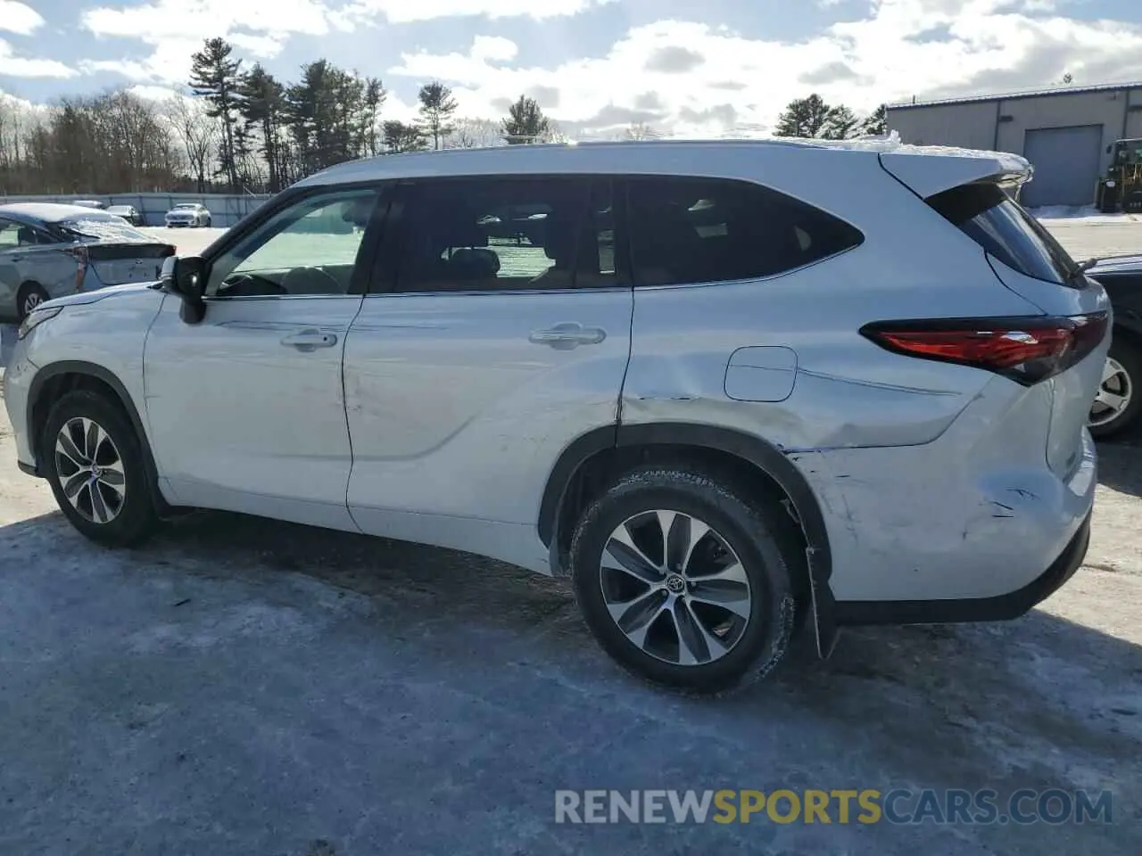 2 Photograph of a damaged car 5TDGZRBH2NS578701 TOYOTA HIGHLANDER 2022