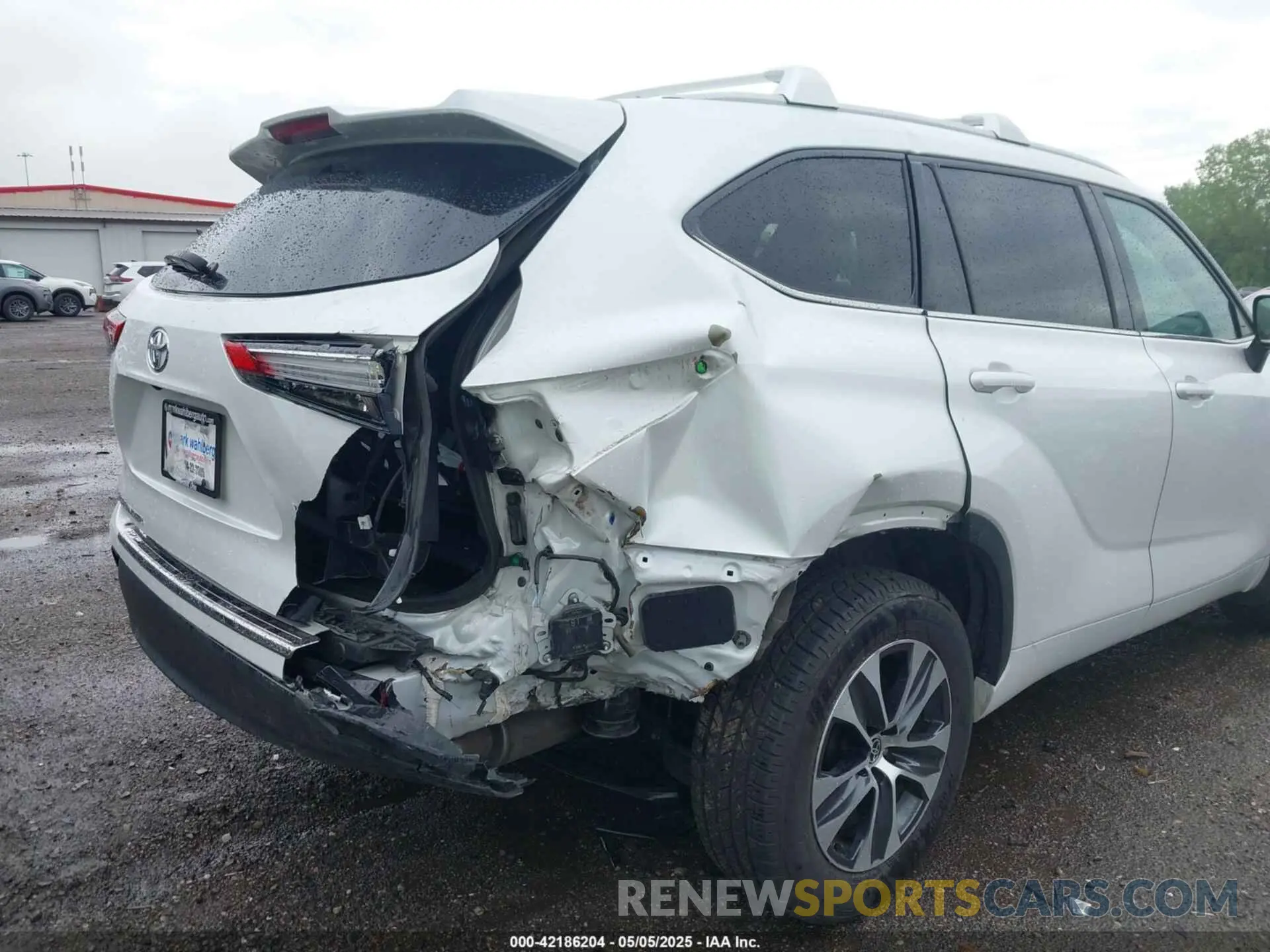 6 Photograph of a damaged car 5TDGZRBH3NS571871 TOYOTA HIGHLANDER 2022