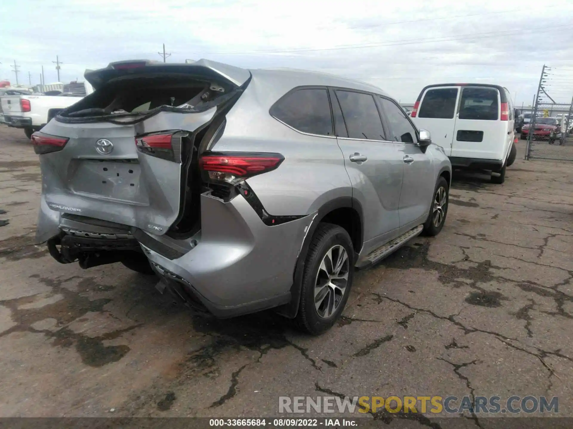 4 Photograph of a damaged car 5TDGZRBH4NS195407 TOYOTA HIGHLANDER 2022