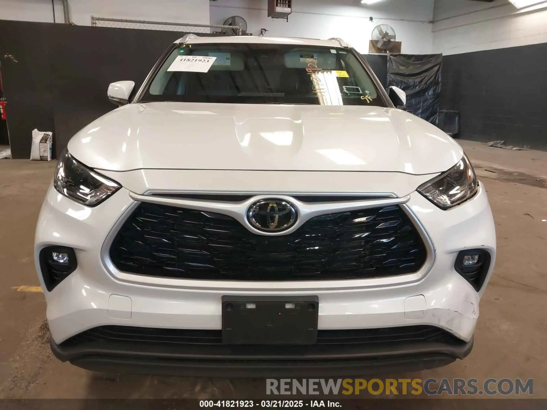 12 Photograph of a damaged car 5TDGZRBH4NS256609 TOYOTA HIGHLANDER 2022