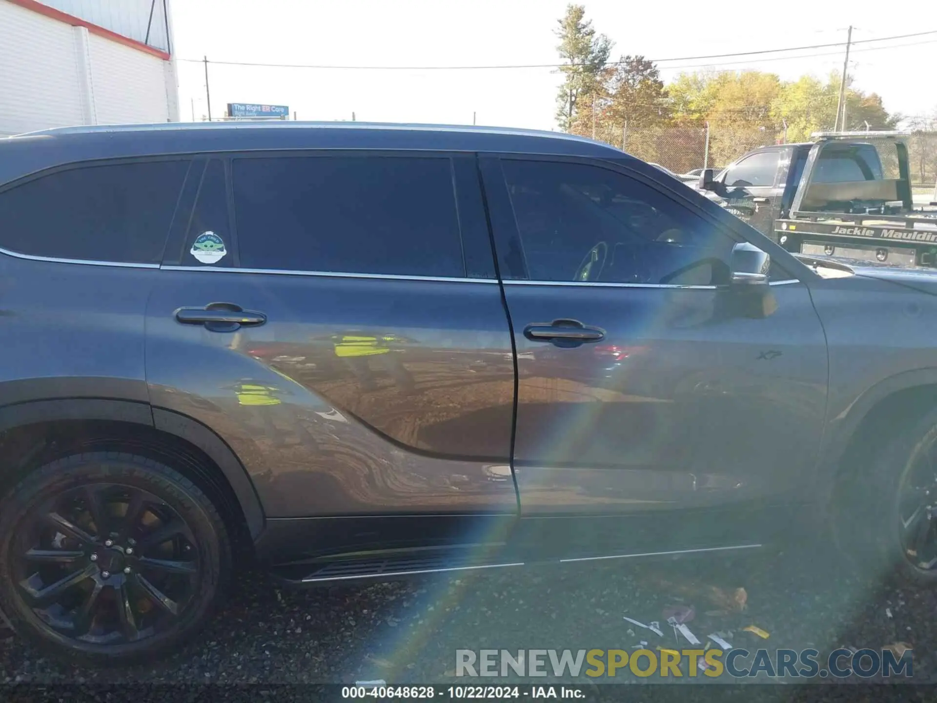 12 Photograph of a damaged car 5TDGZRBH4NS574584 TOYOTA HIGHLANDER 2022