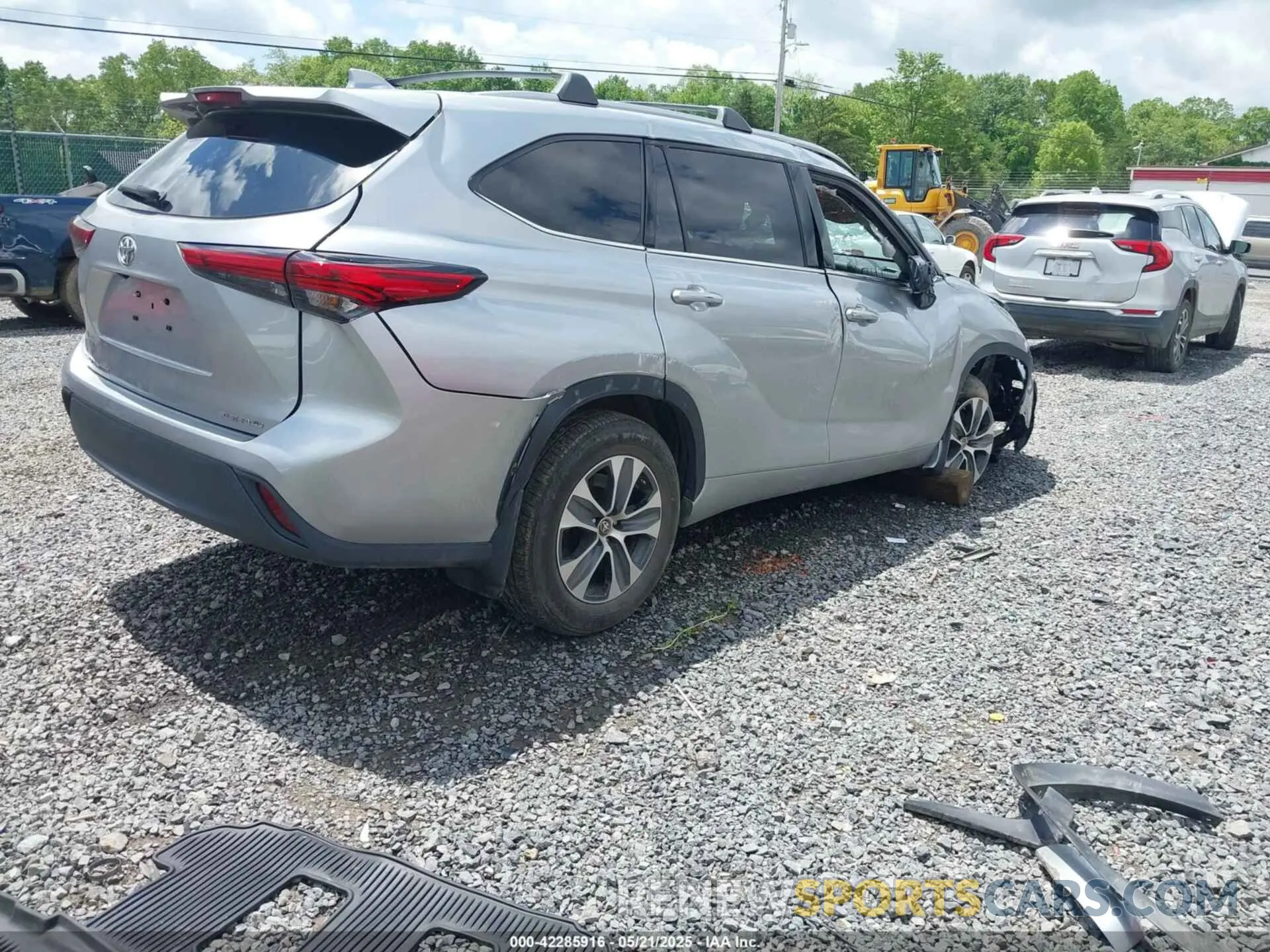 4 Photograph of a damaged car 5TDGZRBH4NS581552 TOYOTA HIGHLANDER 2022