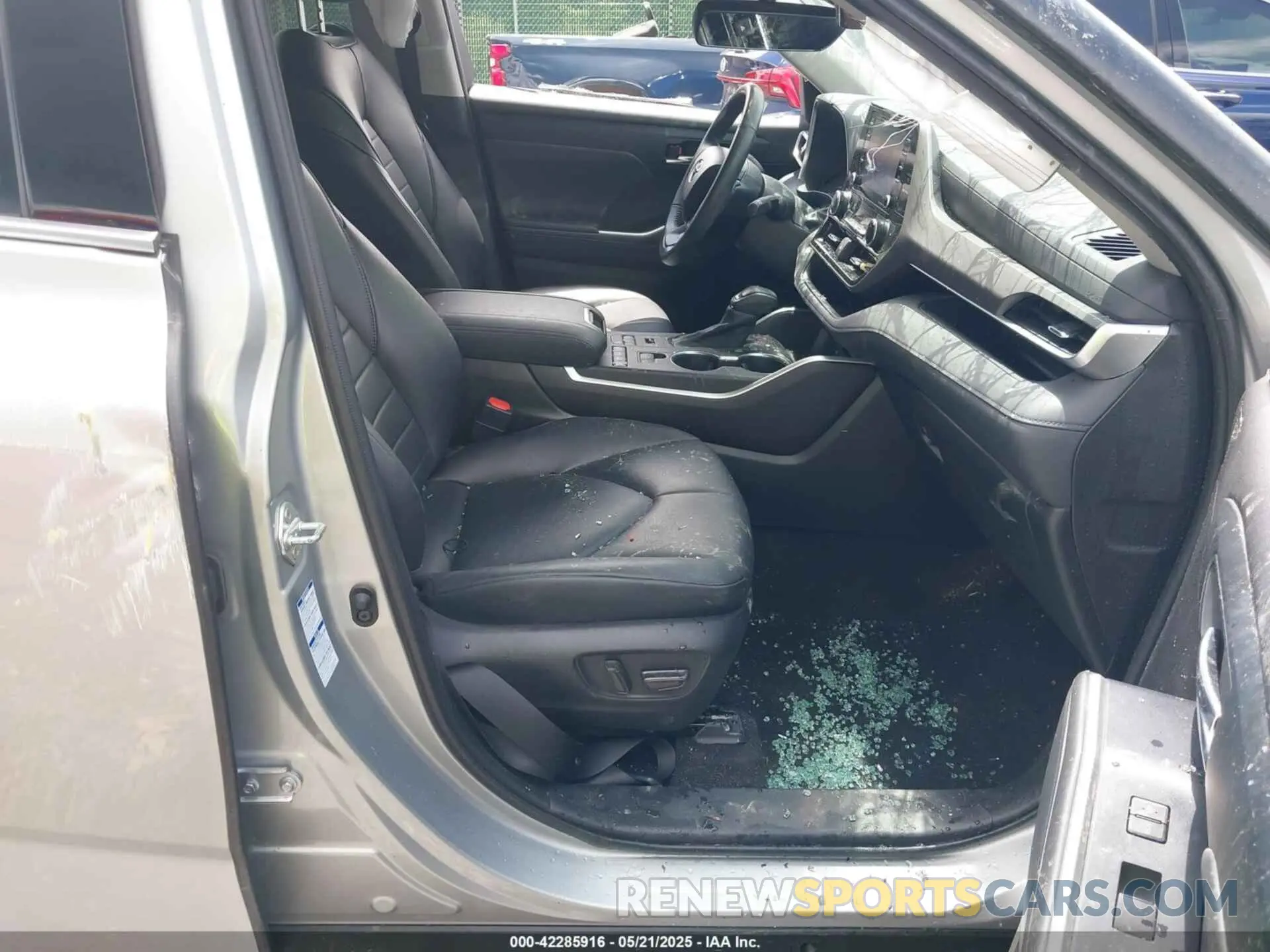 5 Photograph of a damaged car 5TDGZRBH4NS581552 TOYOTA HIGHLANDER 2022