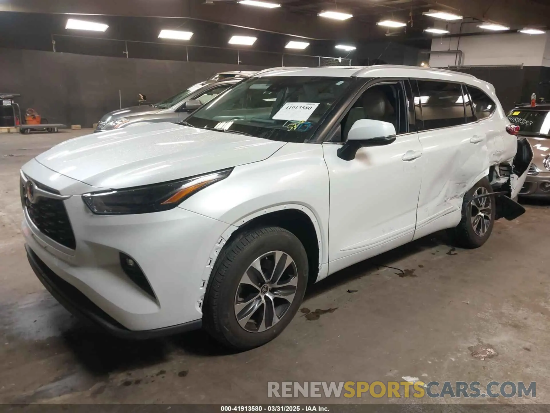 2 Photograph of a damaged car 5TDGZRBH5NS168930 TOYOTA HIGHLANDER 2022